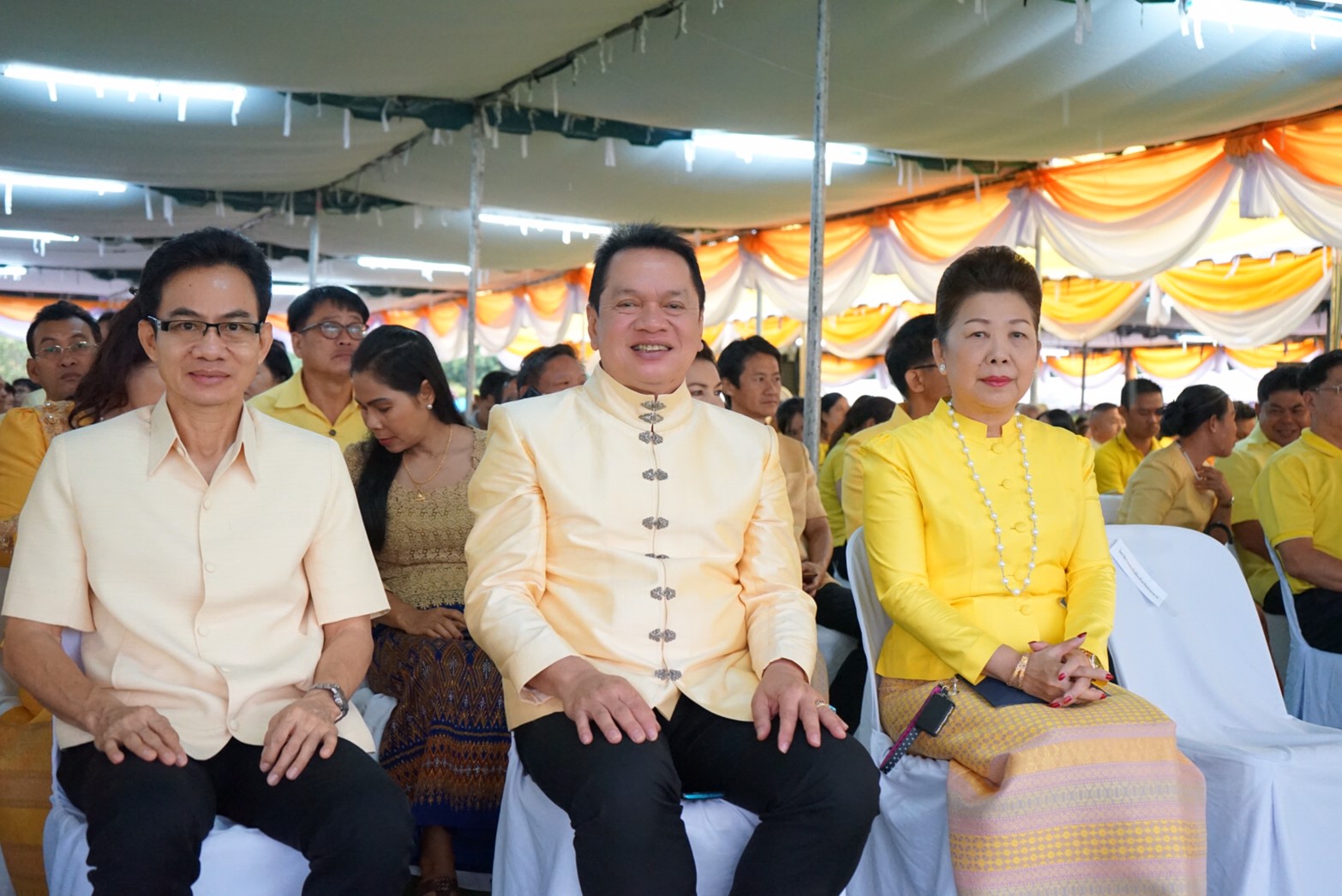 พช.หนองคาย ร่วมพิธีเปิดกรวยถวายราชสักการะหน้าพระฉายาลักษณ์สมเด็จพระเจ้าอยู่หัว พิธีเจริญพระพุทธมนต์ และทำบุญตักบาตร และรับชมการถ่ายทอดสดจากสถานีโทรทัศน์รวมการเฉพาะกิจแห่งประเทศไทย เนื่องในงานพระราชพิธีบรมราชาภิเษก ปีพุทธศักราช 2562