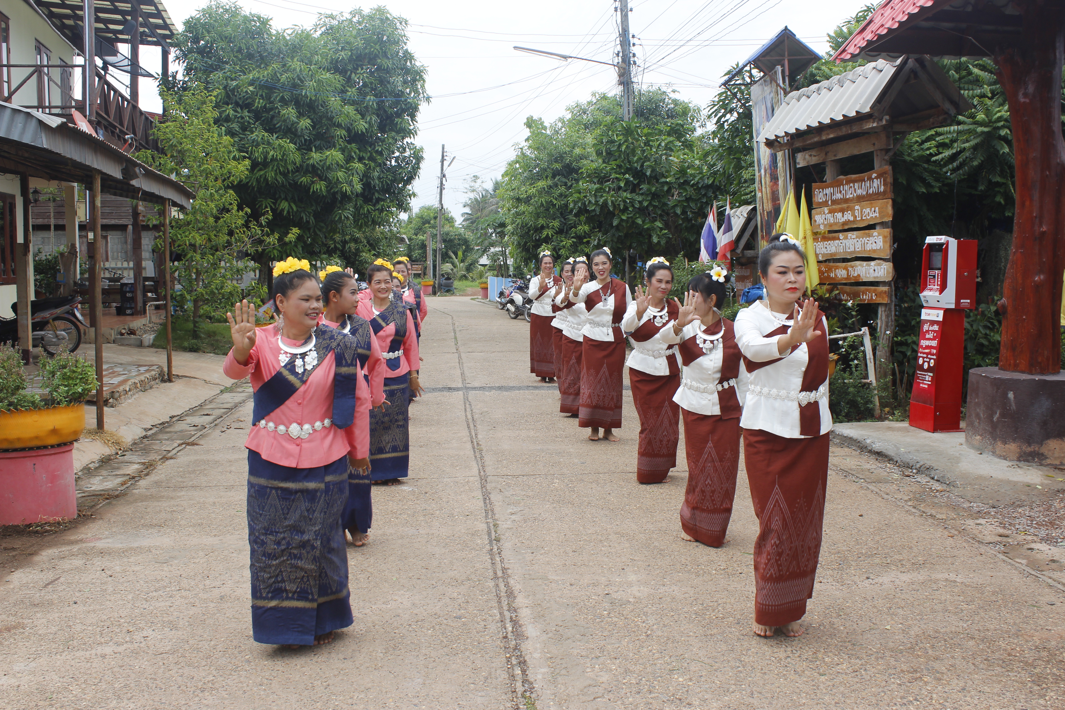 คณะกรรมการคัดสรรกิจกรรมพัฒนาชุมชนดีเด่น ระดับจังหวัด จังหวัดหนองคาย ลงพื้นที่คัดสรรหมู่บ้านเศรษฐกิจพอเพียง “อยู่เย็น เป็นสุข” ณ บ้านศิลาเลข หมู่ที่ 6 ตำบลโพนสา อำเภอท่าบ่อ