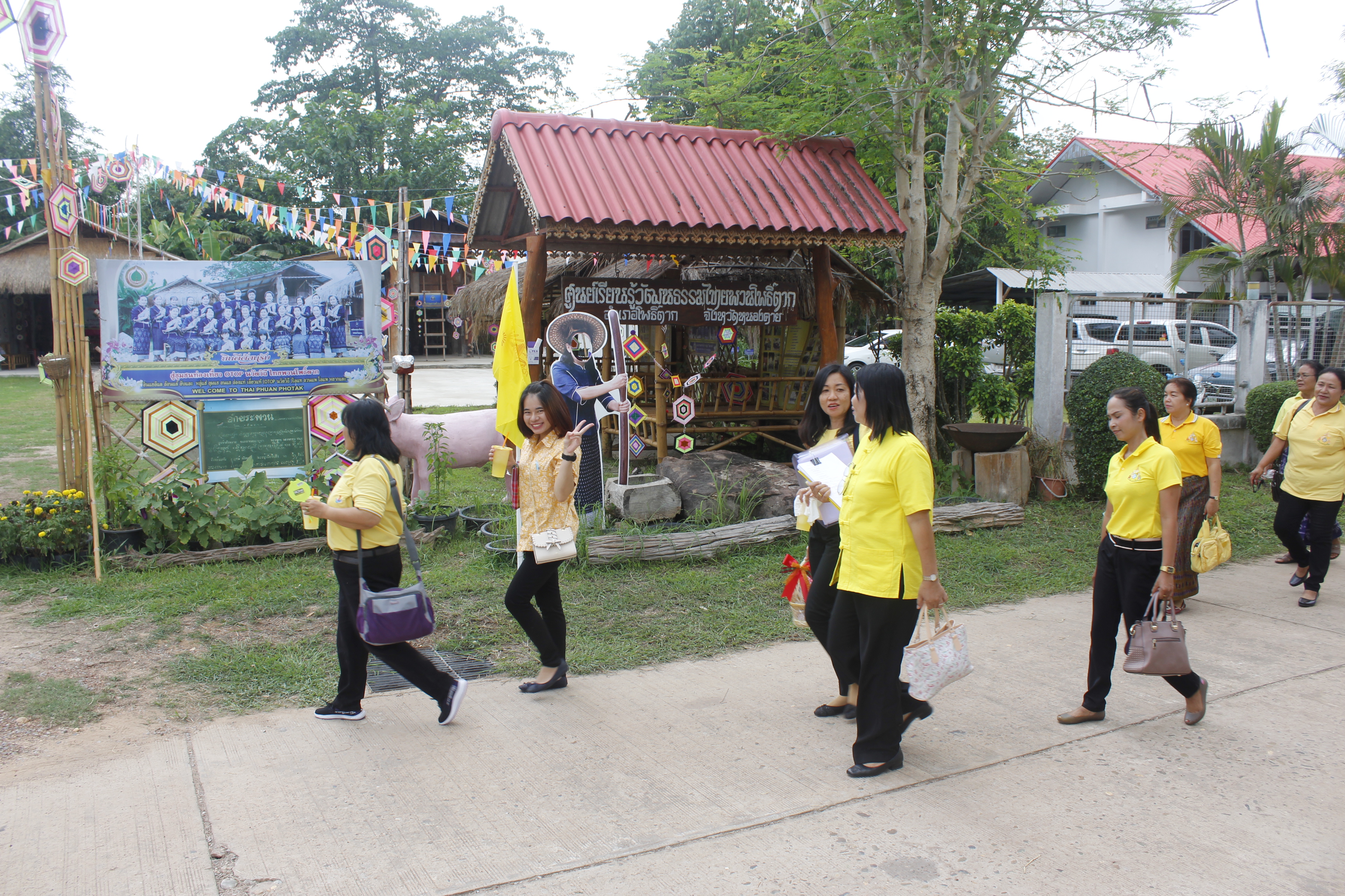 คณะกรรมการคัดสรรกิจกรรมพัฒนาชุมชนดีเด่น ระดับจังหวัด จังหวัดหนองคาย ลงพื้นที่คัดสรรหมู่บ้านเศรษฐกิจพอเพียง “อยู่เย็น เป็นสุข” ณ บ้านโพธิ์ตาก หมู่ที่ 1 ตำบลโพธิ์ตาก อำเภอโพธิ์ตาก