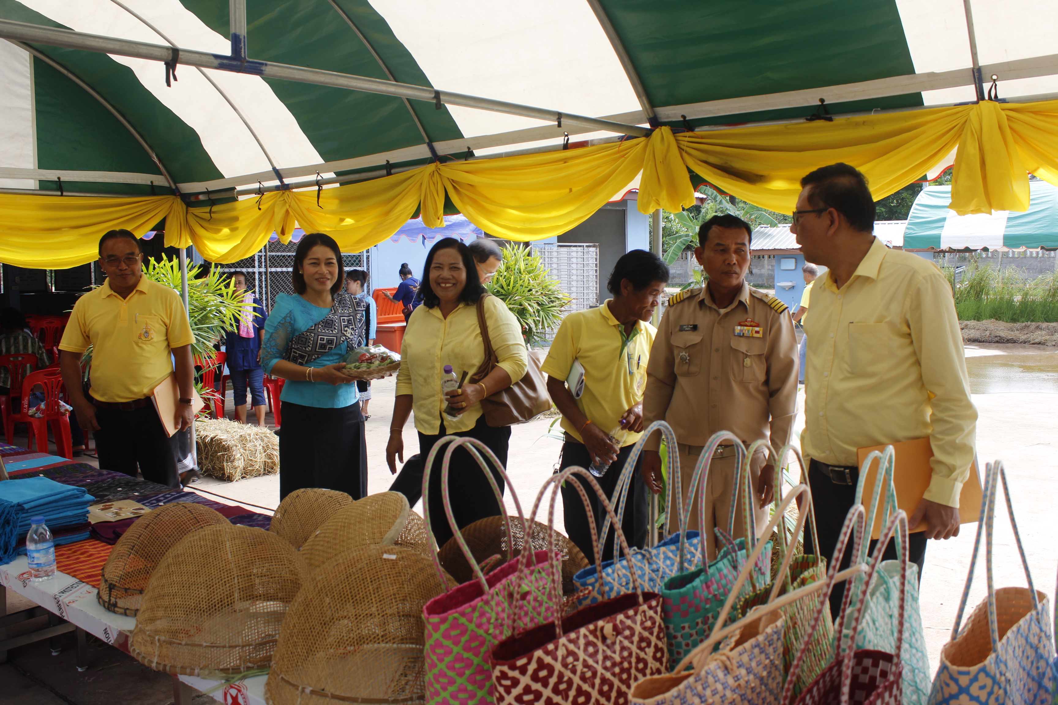 คณะกรรมการคัดสรรกิจกรรมพัฒนาชุมชนดีเด่น ระดับจังหวัด จังหวัดหนองคาย ลงพื้นที่คัดสรรหมู่บ้านเศรษฐกิจพอเพียง “อยู่เย็น เป็นสุข” ณ บ้านนาไหม หมู่ที่ 12 ตำบลสระใคร อำเภอสระใคร