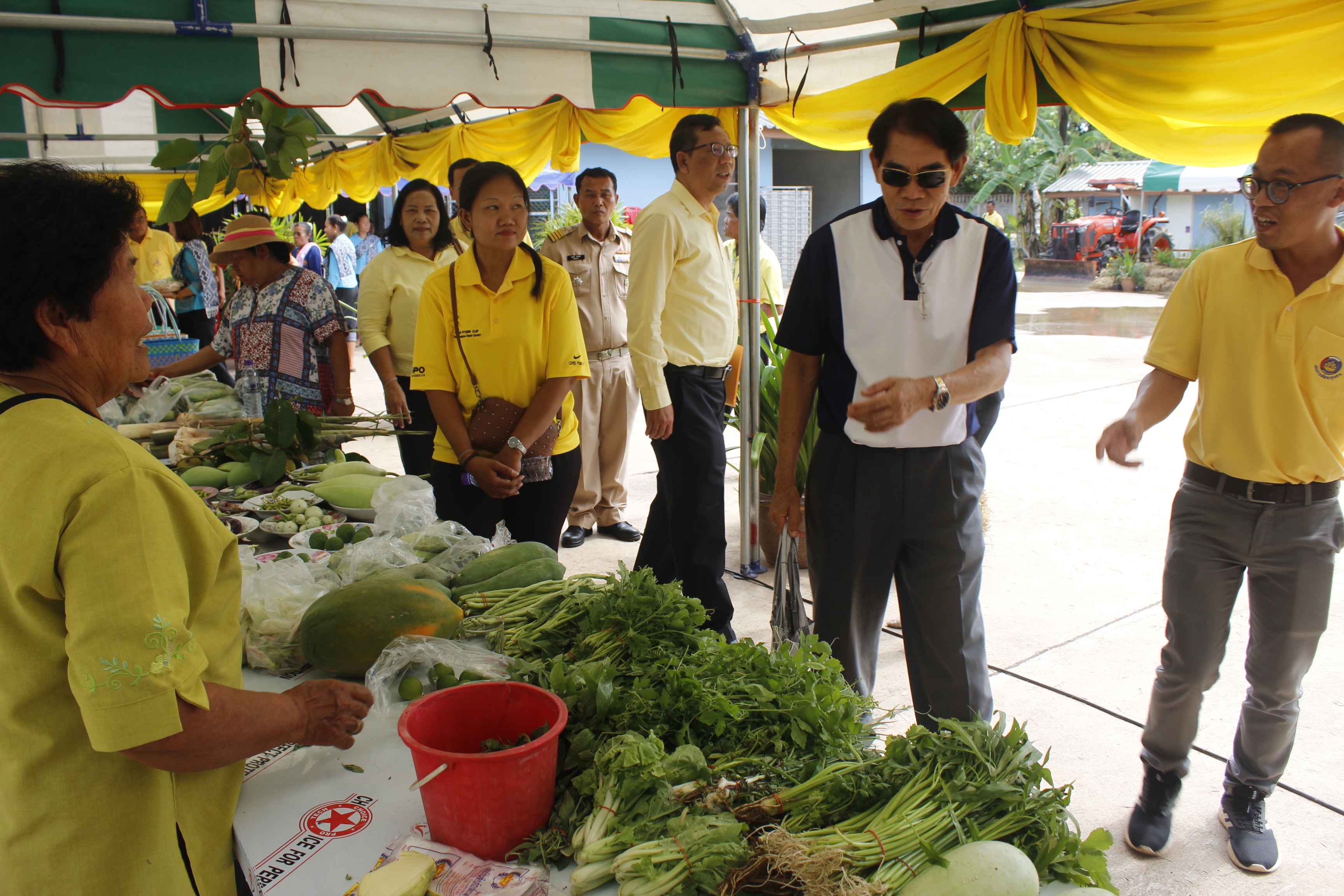 คณะกรรมการคัดสรรกิจกรรมพัฒนาชุมชนดีเด่น ระดับจังหวัด จังหวัดหนองคาย ลงพื้นที่คัดสรรหมู่บ้านเศรษฐกิจพอเพียง “อยู่เย็น เป็นสุข” ณ บ้านนาไหม หมู่ที่ 12 ตำบลสระใคร อำเภอสระใคร