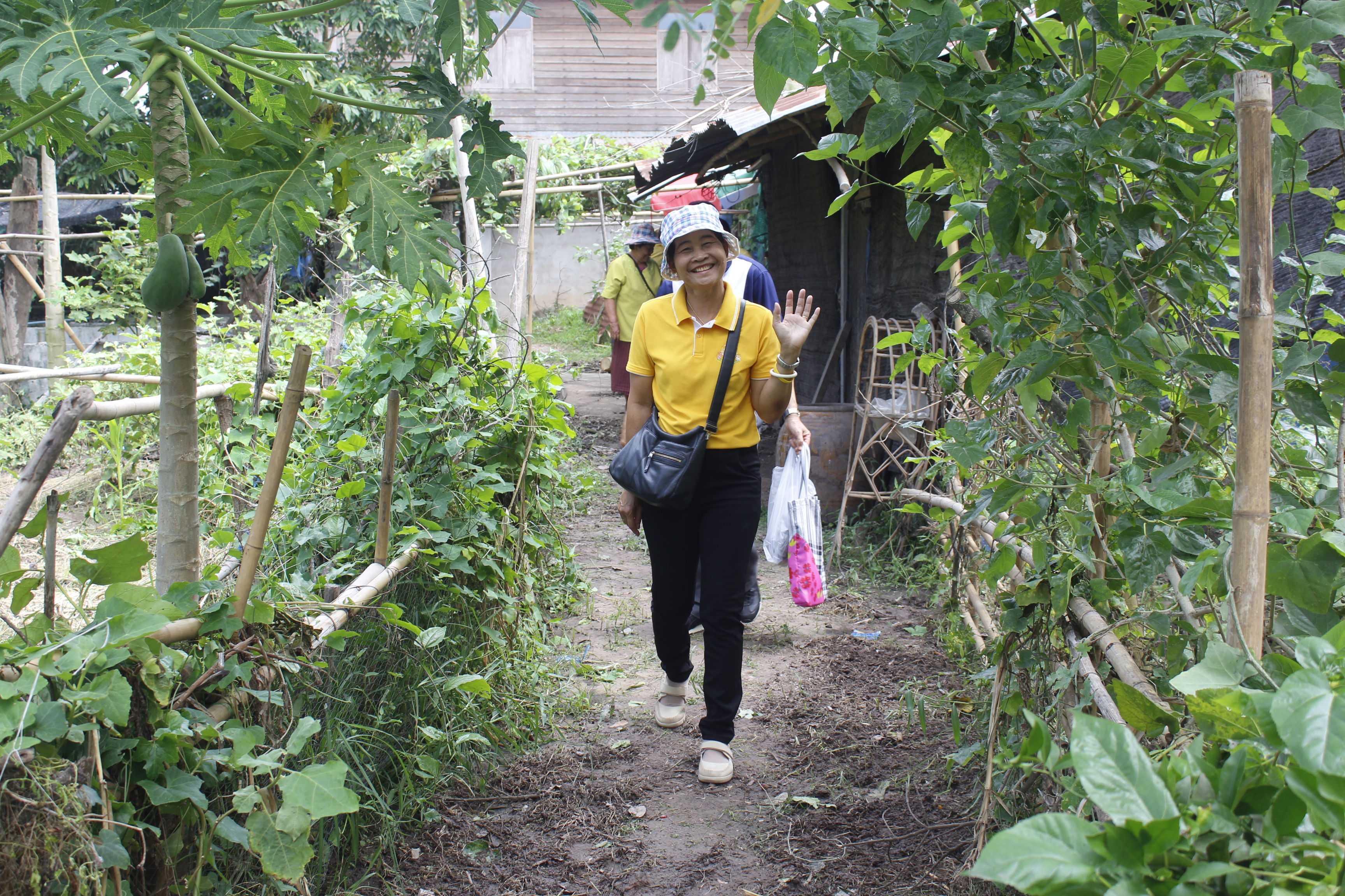 คณะกรรมการคัดสรรกิจกรรมพัฒนาชุมชนดีเด่น ระดับจังหวัด จังหวัดหนองคาย ลงพื้นที่คัดสรรหมู่บ้านเศรษฐกิจพอเพียง “อยู่เย็น เป็นสุข” ณ บ้านนาไหม หมู่ที่ 12 ตำบลสระใคร อำเภอสระใคร