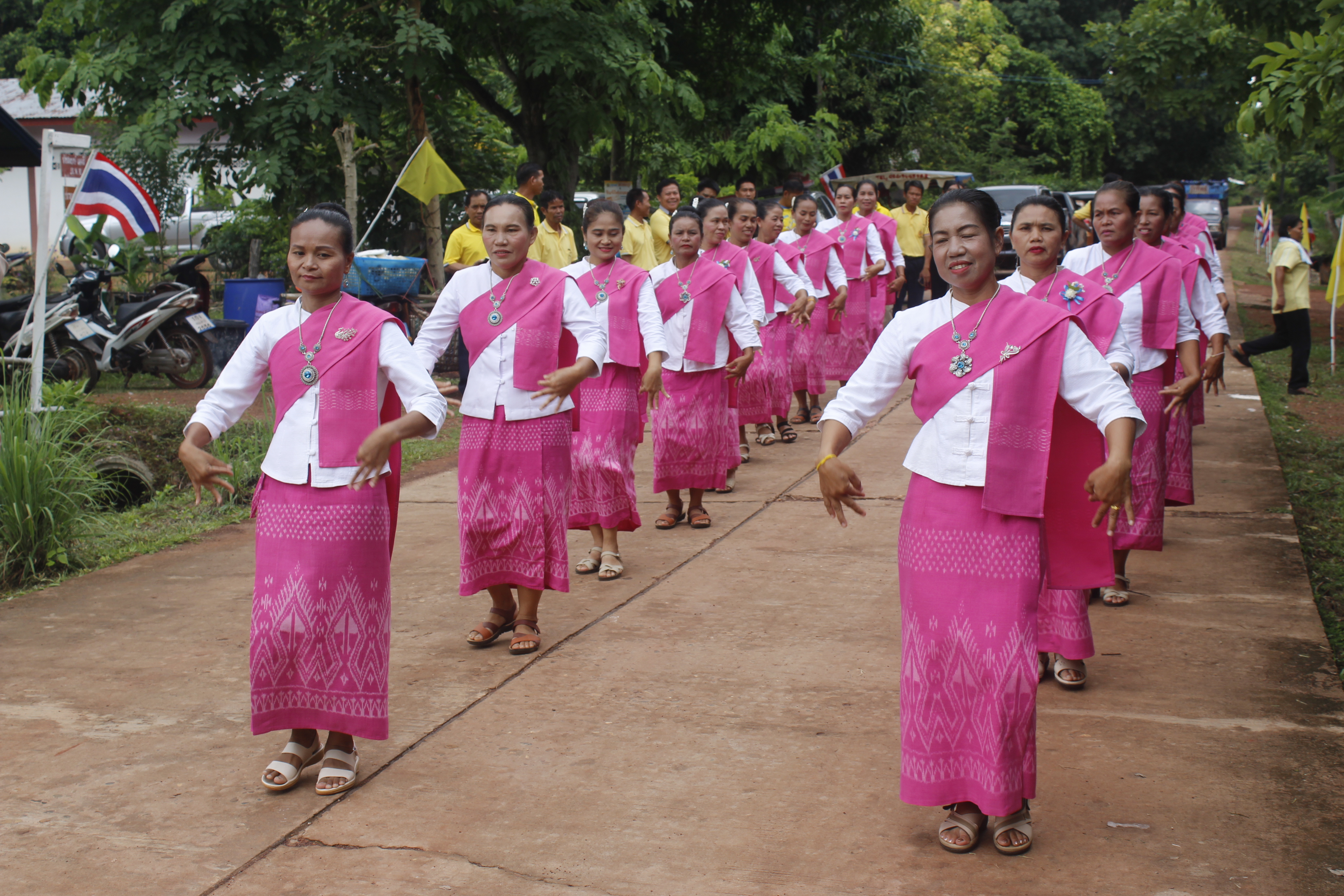 คณะกรรมการคัดสรรกิจกรรมพัฒนาชุมชนดีเด่น ระดับจังหวัด จังหวัดหนองคาย ลงพื้นที่คัดสรรหมู่บ้านเศรษฐกิจพอเพียง “อยู่เย็น เป็นสุข” ณ บ้านโนนประเสริฐ หมู่ที่ 10 ตำบลพระบาทนาสิงห์ อำเภอรัตนวาปี