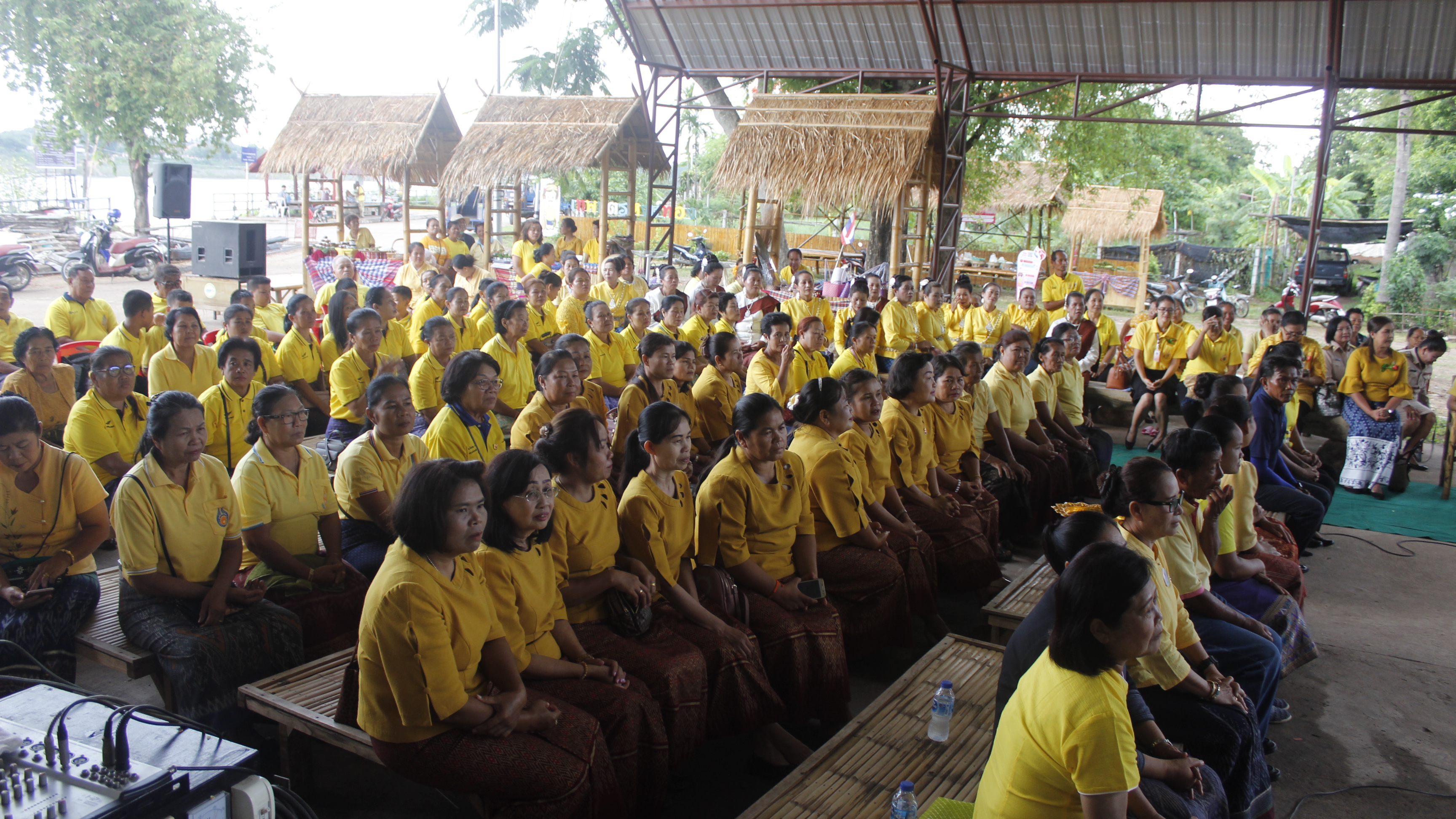 คณะกรรมการคัดสรรกิจกรรมพัฒนาชุมชนดีเด่น ระดับจังหวัด จังหวัดหนองคาย ลงพื้นที่คัดสรรหมู่บ้านเศรษฐกิจพอเพียง “อยู่เย็น เป็นสุข” ณ บ้านหาดคำ หมู่ที่ 2 ตำบลหาดคำ อำเภอเมืองหนองคาย