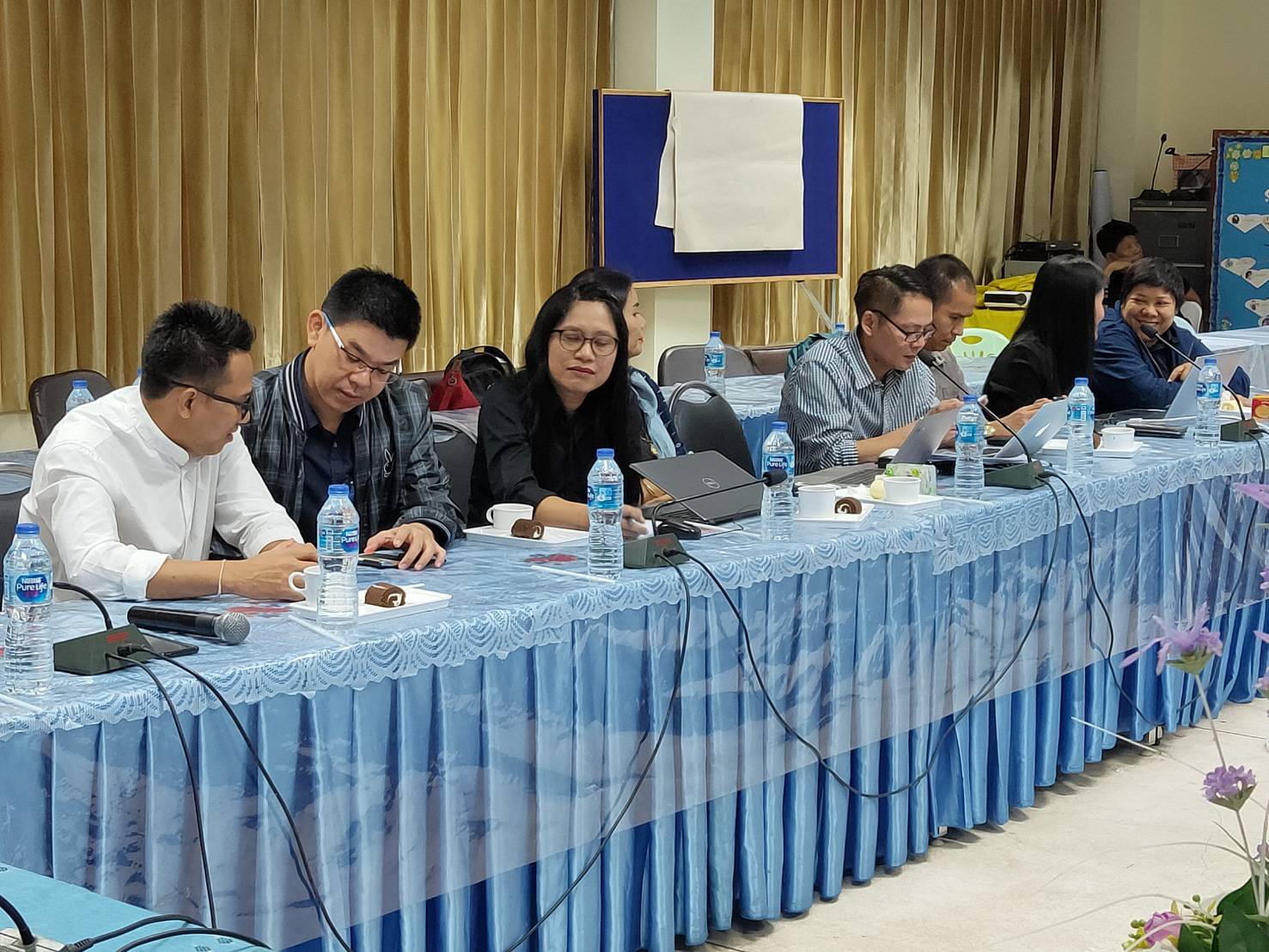 ศูนย์สารสนเทศเพื่อการพัฒนาชุมชน จัดอบรมให้ความรู้ระบบอินเทอร์เน็ตความเร็วสูง และการใช้งานโปรแกรมป้องกันไวรัส แก่บุคลากร พช. หนองคาย