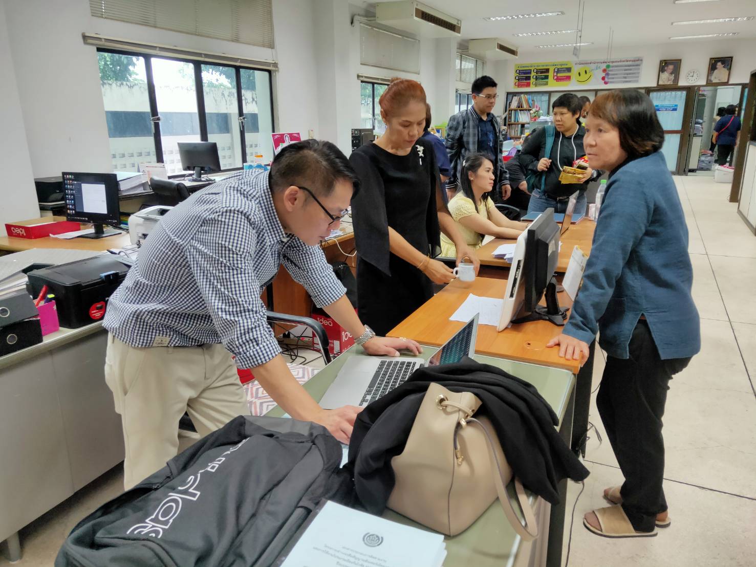 ศูนย์สารสนเทศเพื่อการพัฒนาชุมชน จัดอบรมให้ความรู้ระบบอินเทอร์เน็ตความเร็วสูง และการใช้งานโปรแกรมป้องกันไวรัส แก่บุคลากร พช. หนองคาย