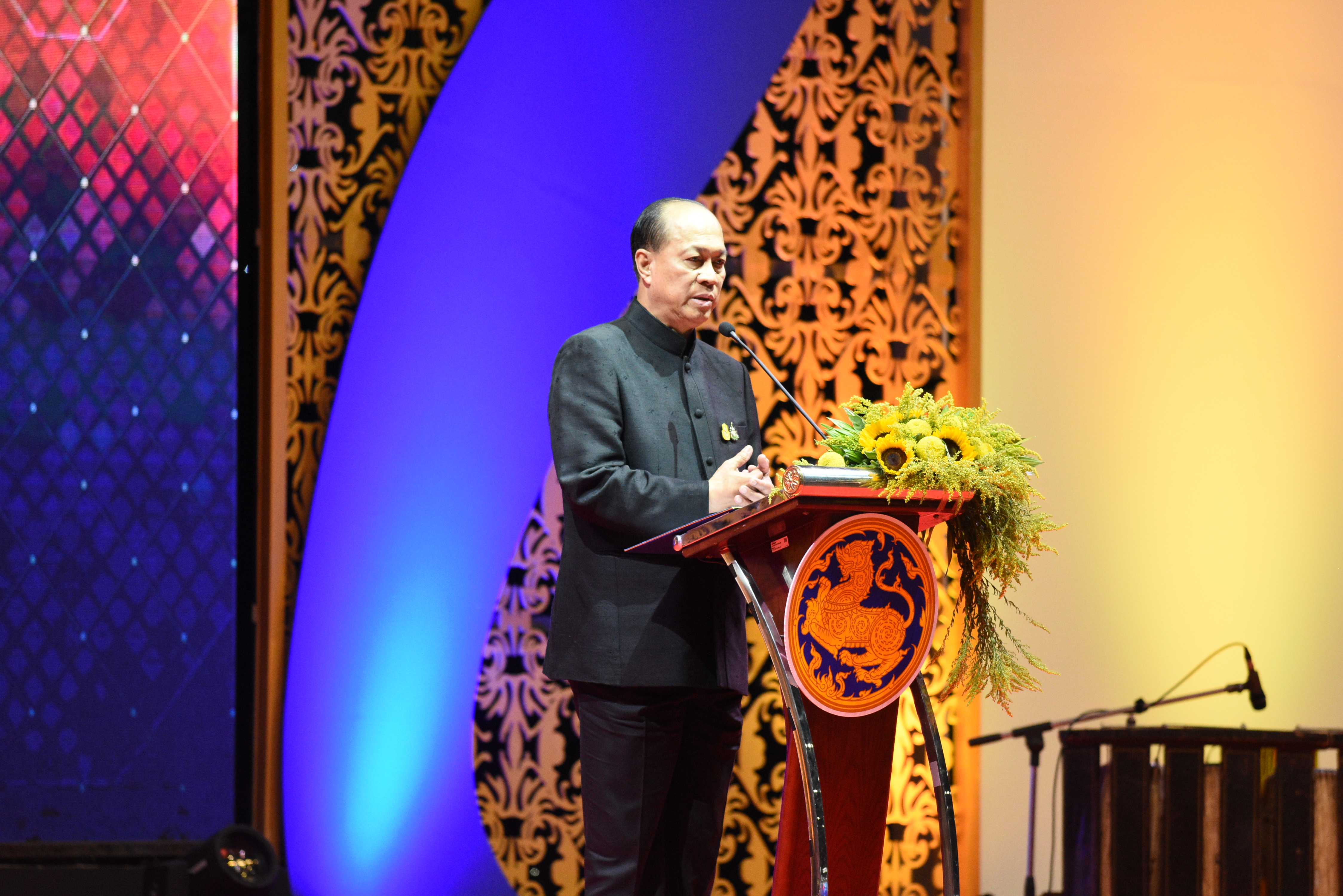 ผู้ว่าฯหนองคาย ร่วมพิธีเปิดงาน “OTOP Midyear 2019 : OTOP Signature รักษาเอกลักษณ์ สร้างสรรค์นวัตกรรม” ในรูปแบบวิถีไทย วิถีถิ่น วิถีกิน สี่ภาค