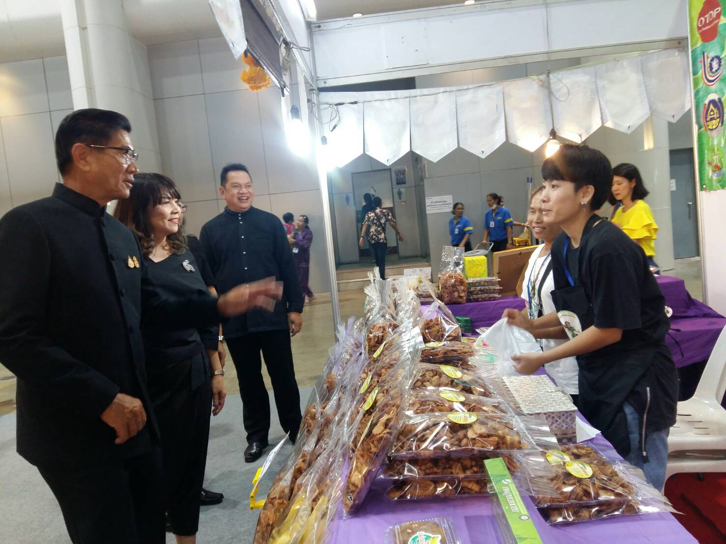 ผู้ว่าฯหนองคาย ร่วมพิธีเปิดงาน “OTOP Midyear 2019 : OTOP Signature รักษาเอกลักษณ์ สร้างสรรค์นวัตกรรม” ในรูปแบบวิถีไทย วิถีถิ่น วิถีกิน สี่ภาค