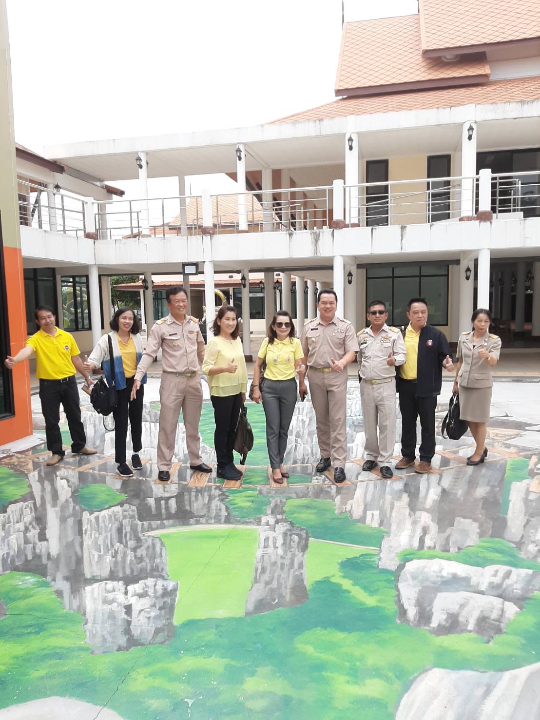 สพจ.น่าน เยี่ยมชม ศูนย์นวัตกรรมและการกระจายสินค้า OTOP จังหวัดหนองคาย