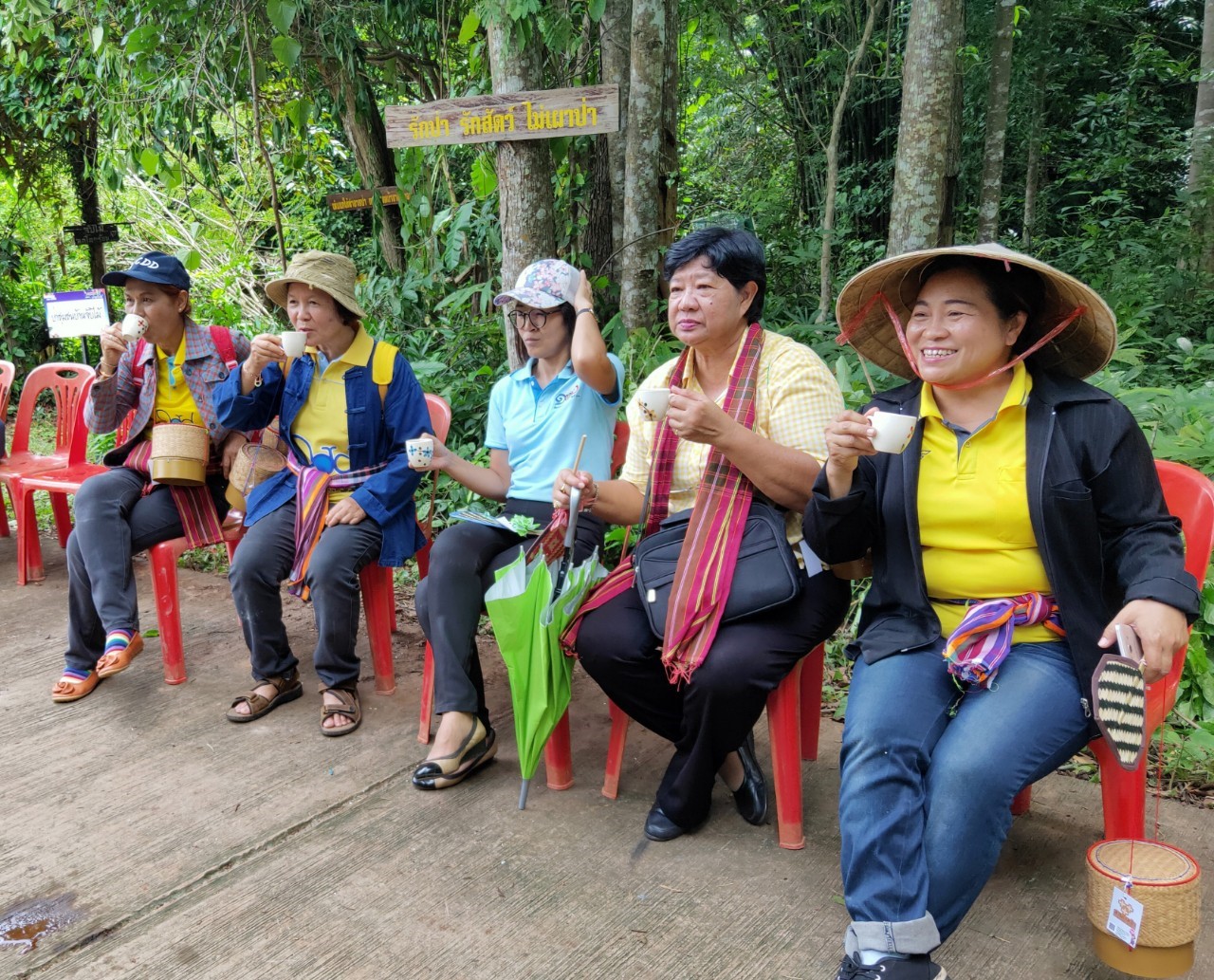 พช.หนองคาย นำส่วนราชการ ภาคเอกชน ท่องเที่ยวเชิงประเพณีวัฒนธรรมโดยชุมชน ณ บ้านจับไม้ อำเภอเฝ้าไร่ ตามโครงการ “ยกระดับการท่องเที่ยวเชิงประเพณีวัฒนธรรม กิจกรรมพัฒนายกระดับการท่องเที่ยวเชิงประเพณีวัฒนธรรม (ภาคตะวันออกเฉียงเหนือ)”
