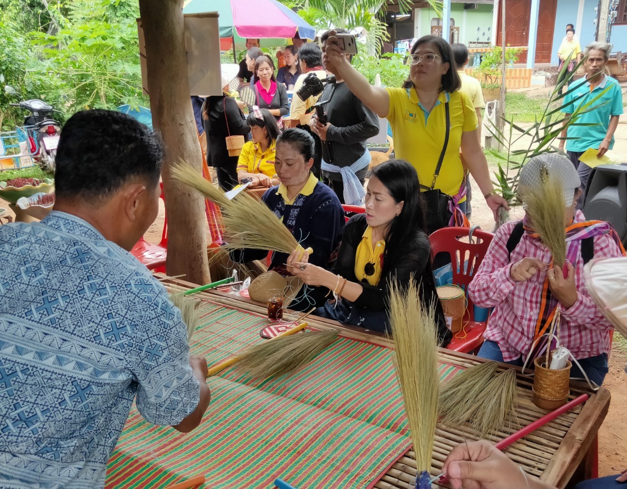 พช.หนองคาย นำส่วนราชการ ภาคเอกชน ท่องเที่ยวเชิงประเพณีวัฒนธรรมโดยชุมชน ณ บ้านจับไม้ อำเภอเฝ้าไร่ ตามโครงการ “ยกระดับการท่องเที่ยวเชิงประเพณีวัฒนธรรม กิจกรรมพัฒนายกระดับการท่องเที่ยวเชิงประเพณีวัฒนธรรม (ภาคตะวันออกเฉียงเหนือ)”