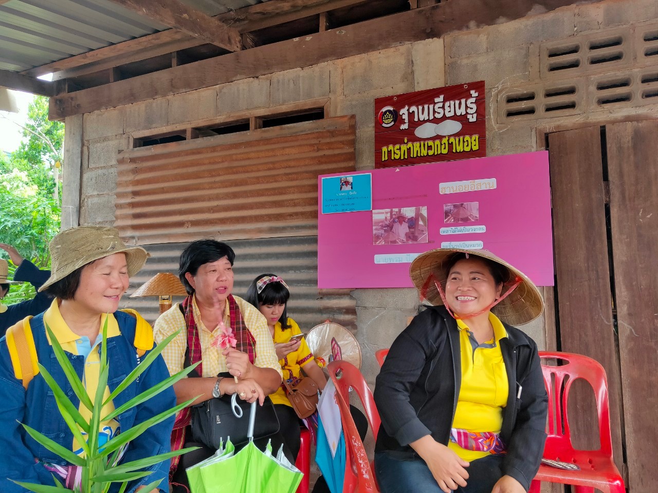 พช.หนองคาย นำส่วนราชการ ภาคเอกชน ท่องเที่ยวเชิงประเพณีวัฒนธรรมโดยชุมชน ณ บ้านจับไม้ อำเภอเฝ้าไร่ ตามโครงการ “ยกระดับการท่องเที่ยวเชิงประเพณีวัฒนธรรม กิจกรรมพัฒนายกระดับการท่องเที่ยวเชิงประเพณีวัฒนธรรม (ภาคตะวันออกเฉียงเหนือ)”