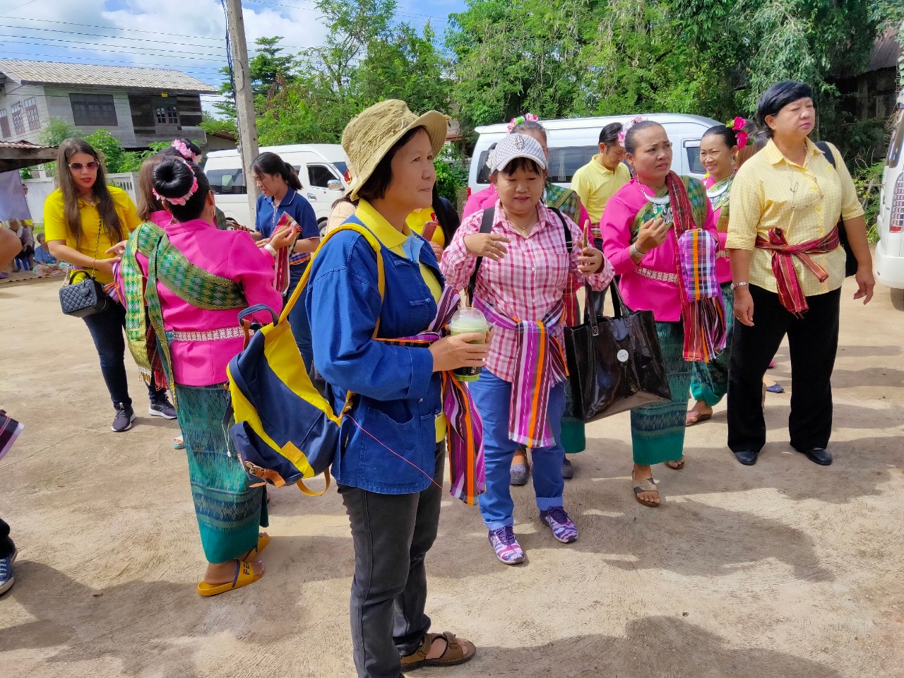 พช.หนองคาย นำส่วนราชการ ภาคเอกชน ท่องเที่ยวเชิงประเพณีวัฒนธรรมโดยชุมชน ณ บ้านจับไม้ อำเภอเฝ้าไร่ ตามโครงการ “ยกระดับการท่องเที่ยวเชิงประเพณีวัฒนธรรม กิจกรรมพัฒนายกระดับการท่องเที่ยวเชิงประเพณีวัฒนธรรม (ภาคตะวันออกเฉียงเหนือ)”
