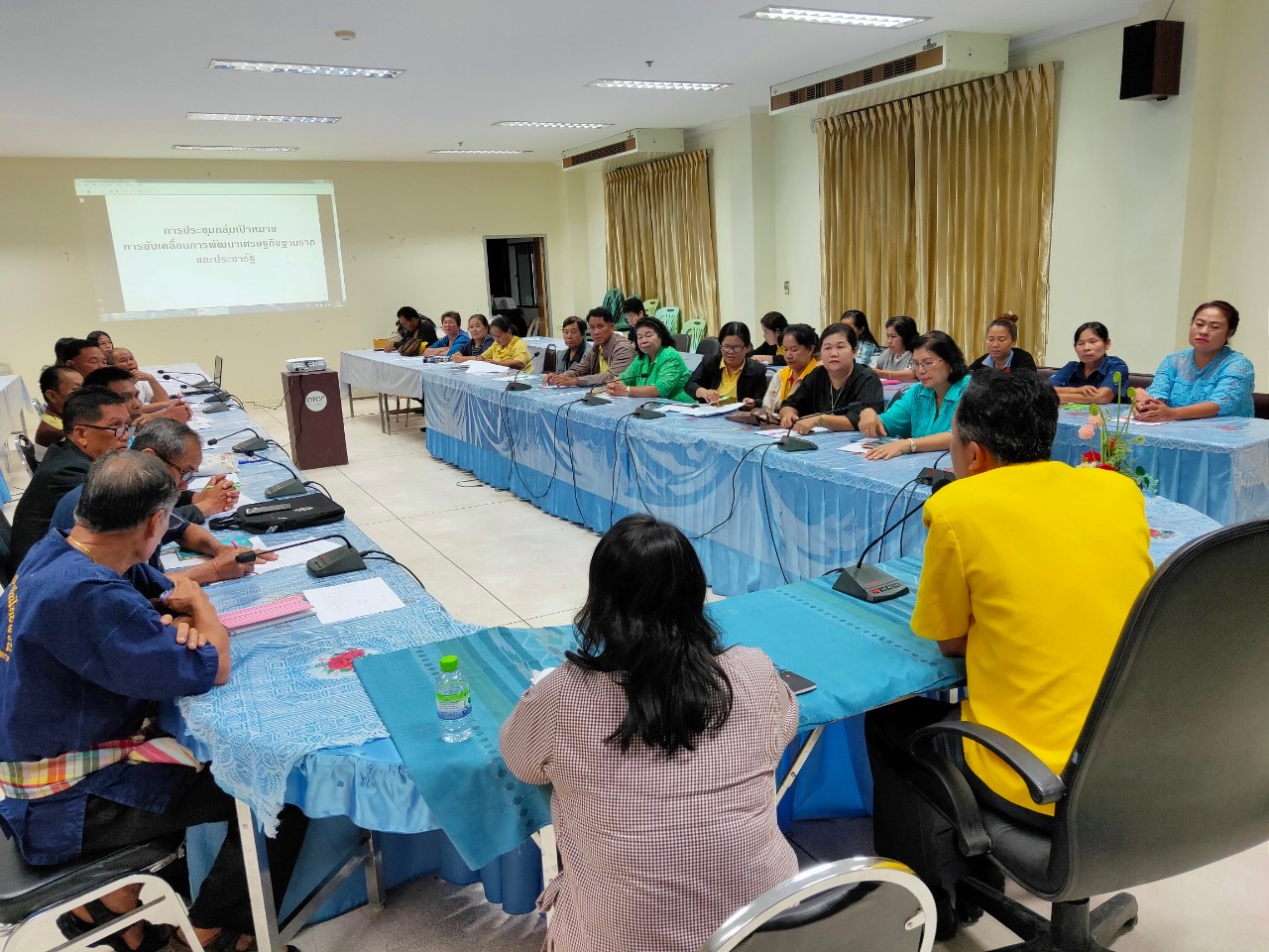 หนองคาย … ประชุมกลุ่มเป้าหมายในการขับเคลื่อนการพัฒนาเศรษฐกิจฐานรากและประชารัฐ ตามโครงการขับเคลื่อนการสร้างสัมมาชีพชุมชนตามแนวทางประชารัฐ