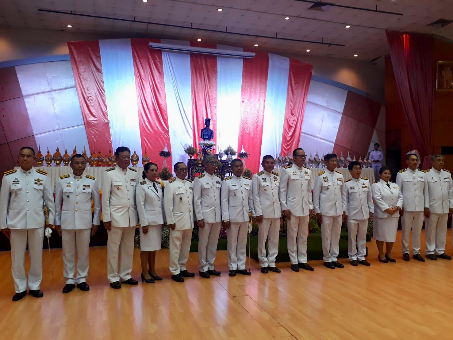 พช.หนองคาย ถวายเครื่อง ถวายเครื่องราชสักการะ พระบิดาแห่งวิทยาศาสตร์ไทย เนื่องในวันวิทยาศาสตร์แห่งชาติ