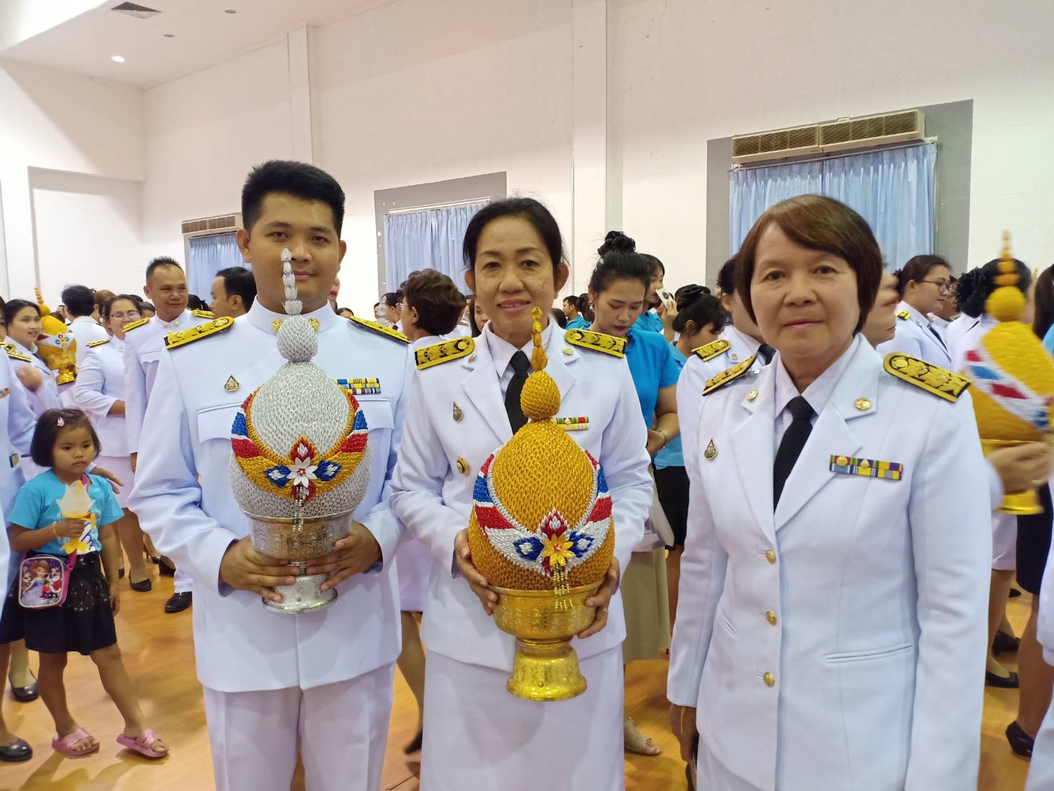 พช.หนองคาย ร่วมในพิธีถวายเครื่องราชสักการะ(พุ่มทอง-พุ่มเงิน) และพิธีจุดเทียนถวายพระพรชัยมงคล เนื่องในโอกาสวันเฉลิมพระชนมพรรษาสมเด็จพระนางเจ้าสิริกิติ์พระบรมราชินีนาถพระบรมราชชนนีพันปีหลวง