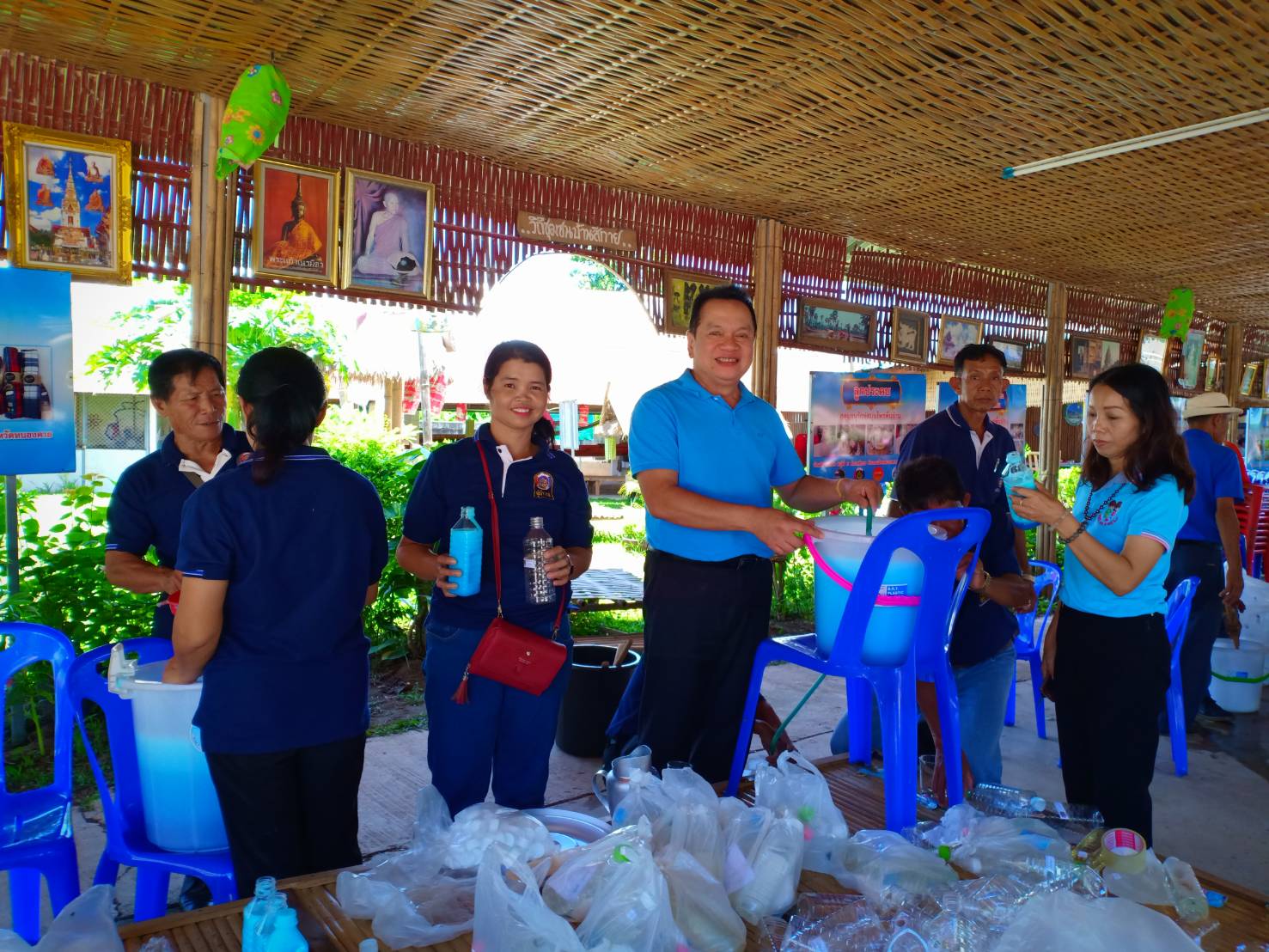 พจ.หนองคาย  ตรวจเยี่ยมกิจกรรมตามแผนปฏิบัติการสนับสนุนการขับเคลื่อนกิจกรรมพัฒนาชุมชนของผู้นำ อช. ในการส่งเสริมคุณภาพชีวิตครัวเรือนที่ตกเกณฑ์ จปฐ. ตามหลักปรัชญาของเศรษฐกิจพอเพียง