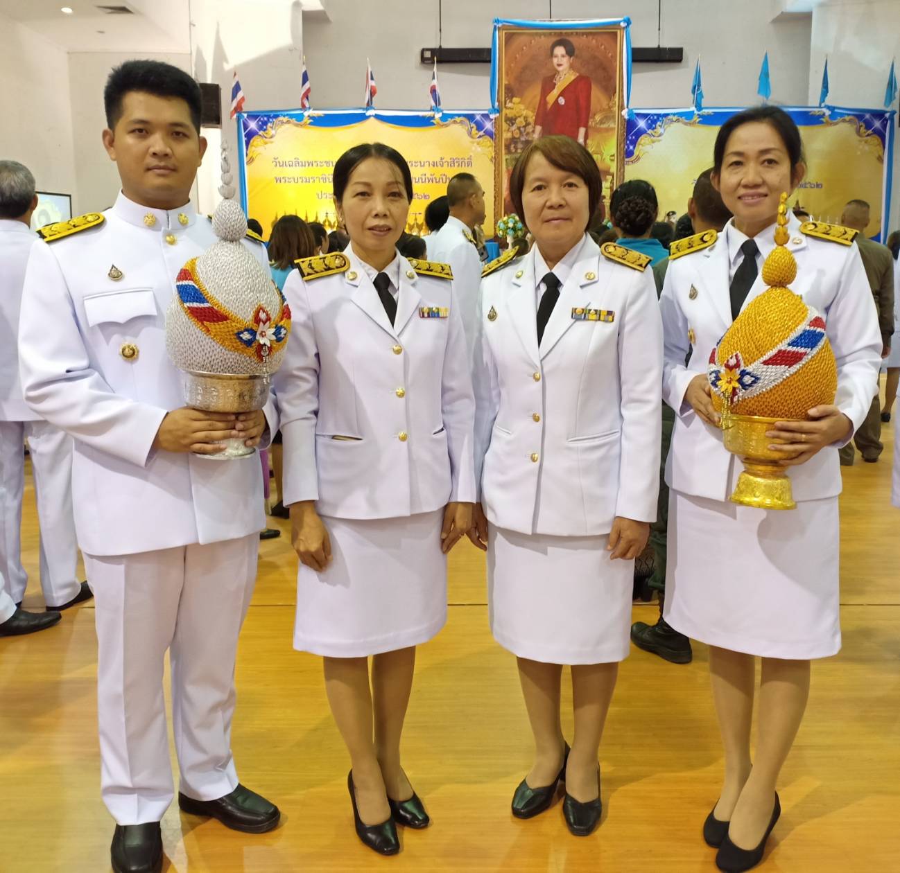 พช.หนองคาย ร่วมในพิธีถวายเครื่องราชสักการะ(พุ่มทอง-พุ่มเงิน) และพิธีจุดเทียนถวายพระพรชัยมงคล เนื่องในโอกาสวันเฉลิมพระชนมพรรษาสมเด็จพระนางเจ้าสิริกิติ์พระบรมราชินีนาถพระบรมราชชนนีพันปีหลวง