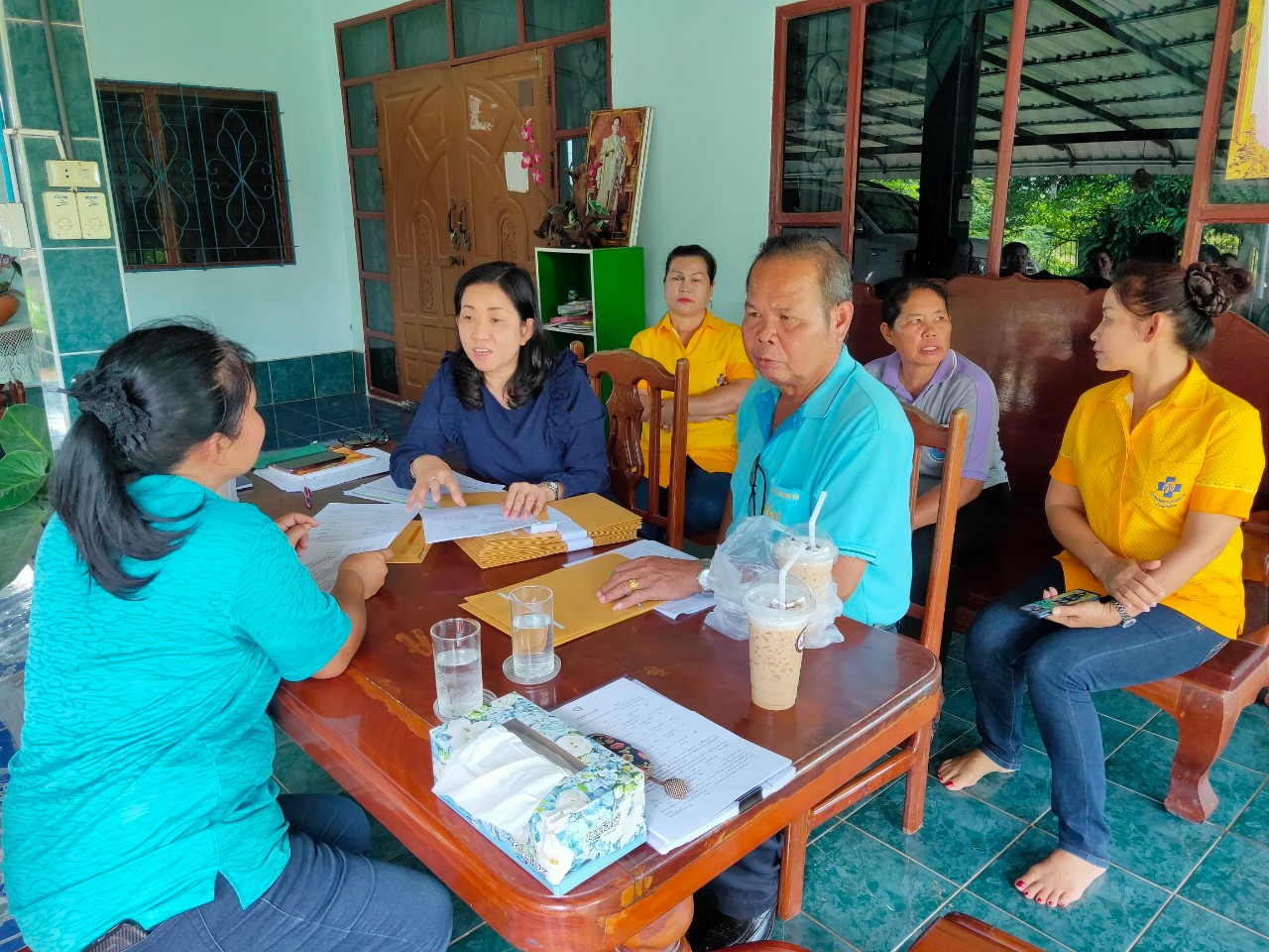 พช.หนองคาย ลงพื้นที่ สร้างความเข้าใจการบริหารจัดการหนี้แก่สมาชิกกลุ่มอาชีพกองทุนพัฒนาบทบาทสตรี อ.ท่าบ่อ
