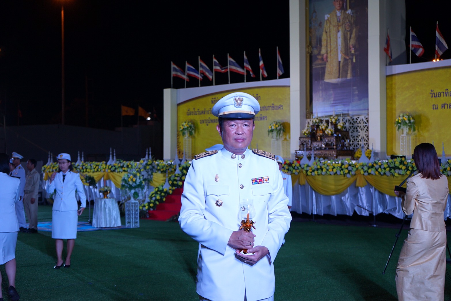 พช.หนองคาย ร่วมพิธีจุดเทียนเพื่อน้อมรำลึกในพระมหากรุณาธิคุณ พระบาทสมเด็จพระบรมชนกาธิเบศร มหาภูมิพลอดุลยเดชมหาราช บรมนาถบพิตร