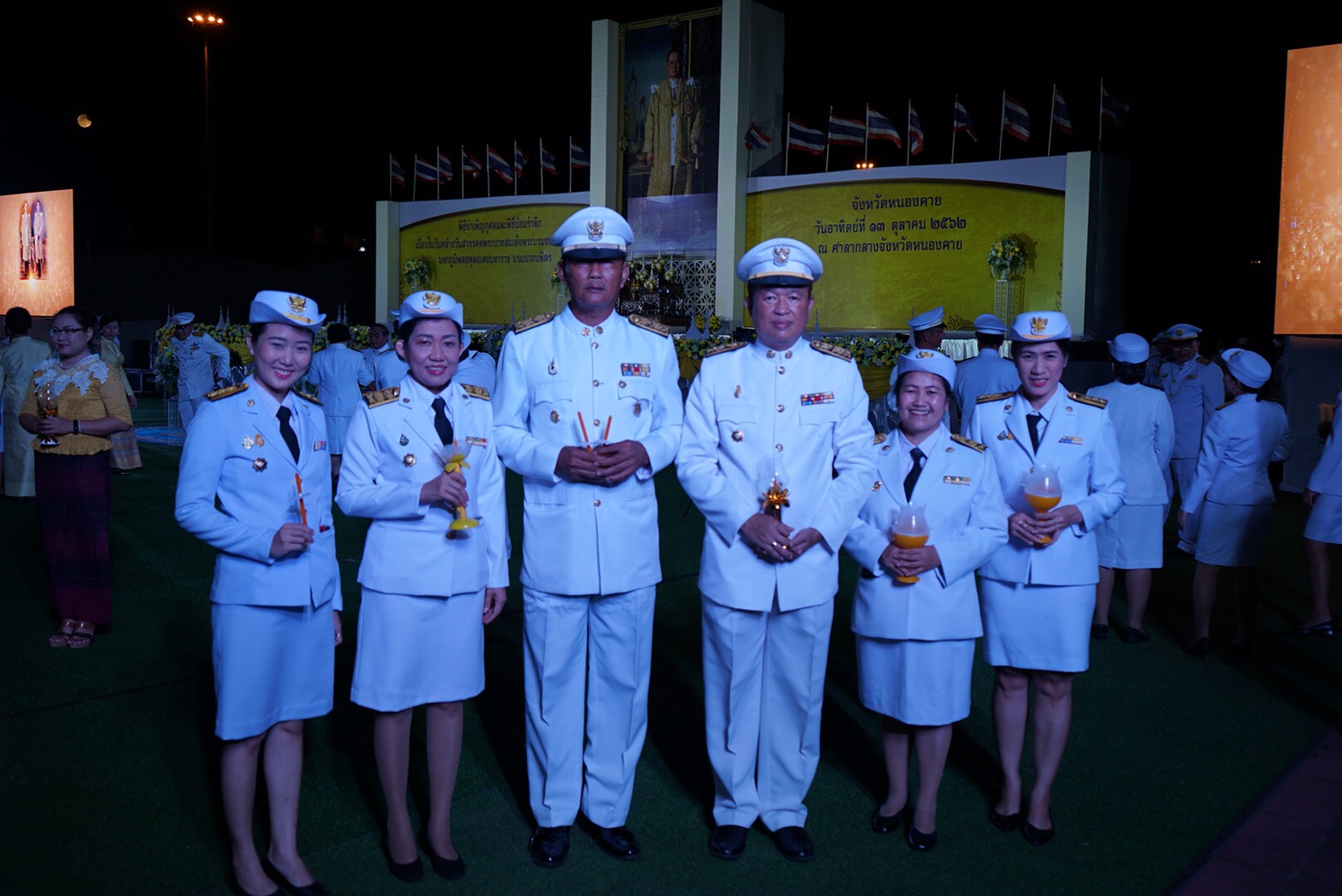 พช.หนองคาย ร่วมพิธีจุดเทียนเพื่อน้อมรำลึกในพระมหากรุณาธิคุณ พระบาทสมเด็จพระบรมชนกาธิเบศร มหาภูมิพลอดุลยเดชมหาราช บรมนาถบพิตร