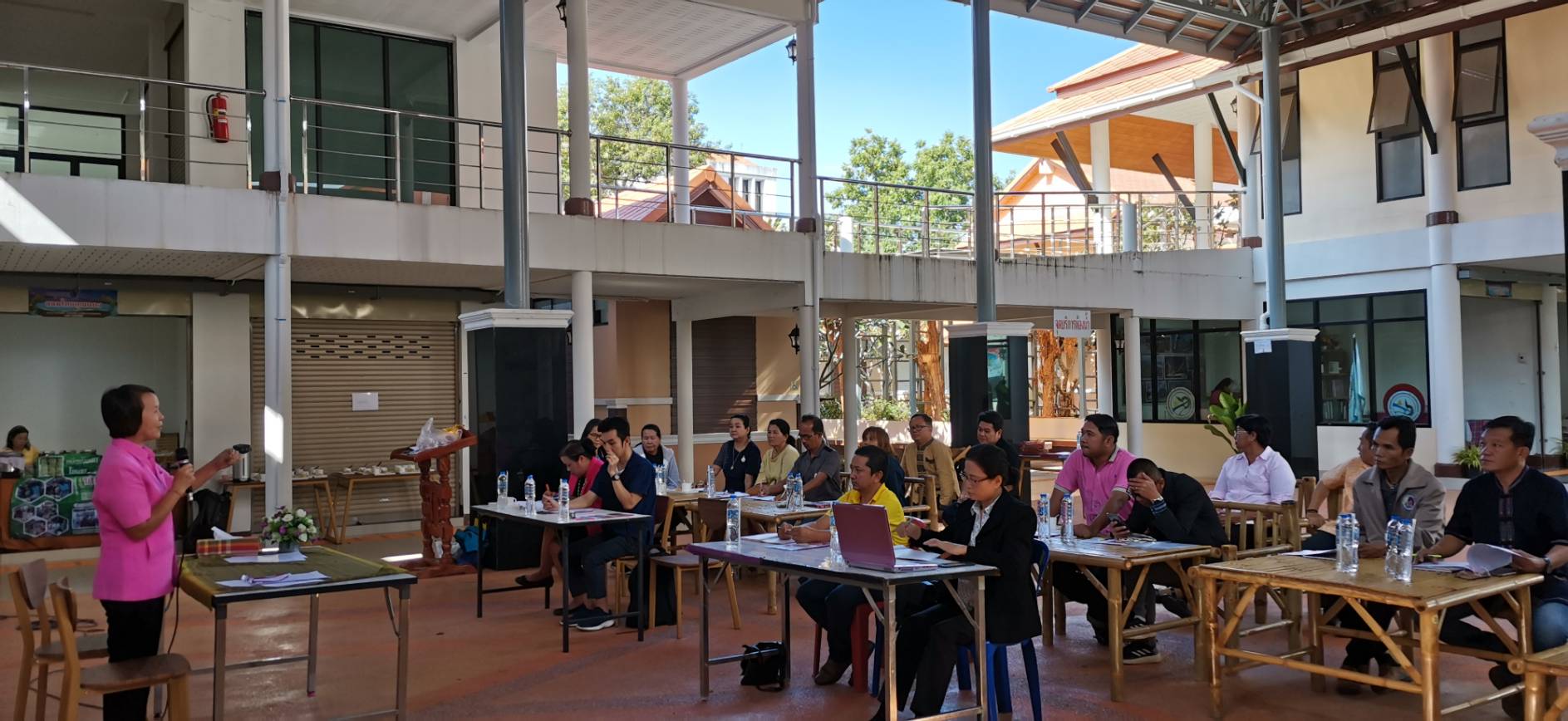 หนองคาย…จัดประชุมเชิงปฏิบัติการคณะกรรมการบริหารตลาดประชารัฐคนไทยยิ้มได้และเจ้าหน้าที่พัฒนาชุมชน