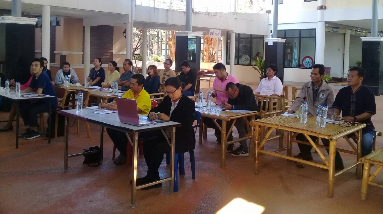 หนองคาย…จัดประชุมเชิงปฏิบัติการคณะกรรมการบริหารตลาดประชารัฐคนไทยยิ้มได้และเจ้าหน้าที่พัฒนาชุมชน