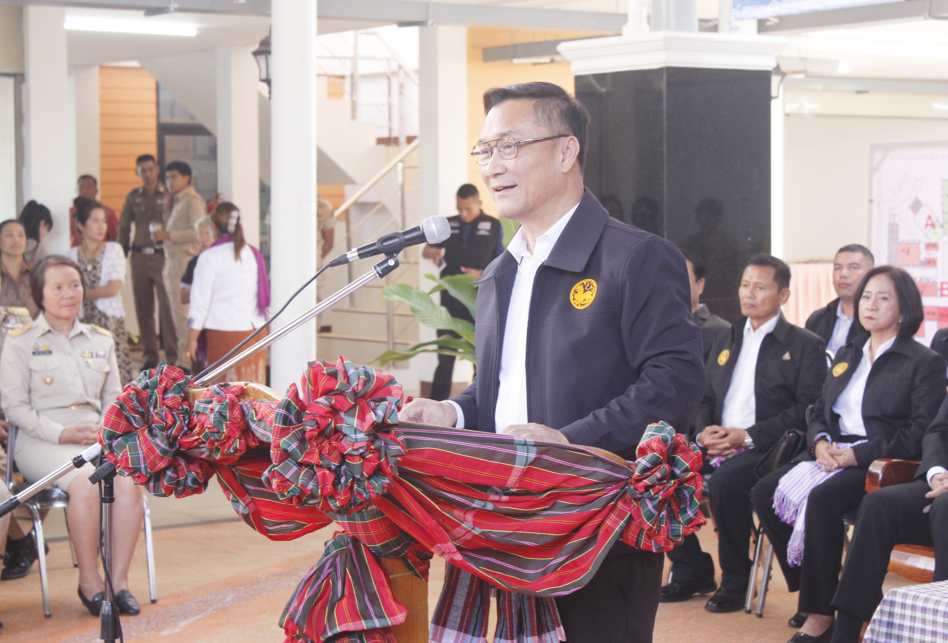 มท.3 ลงพื้นที่จังหวัดหนองคาย เยี่ยมชมศูนย์ OTOP หนองคาย