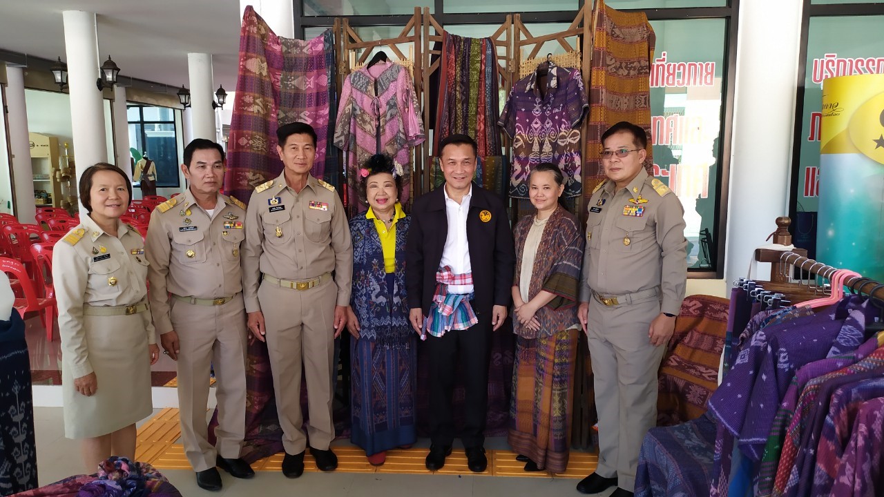 มท.3 ลงพื้นที่จังหวัดหนองคาย เยี่ยมชมศูนย์ OTOP หนองคาย