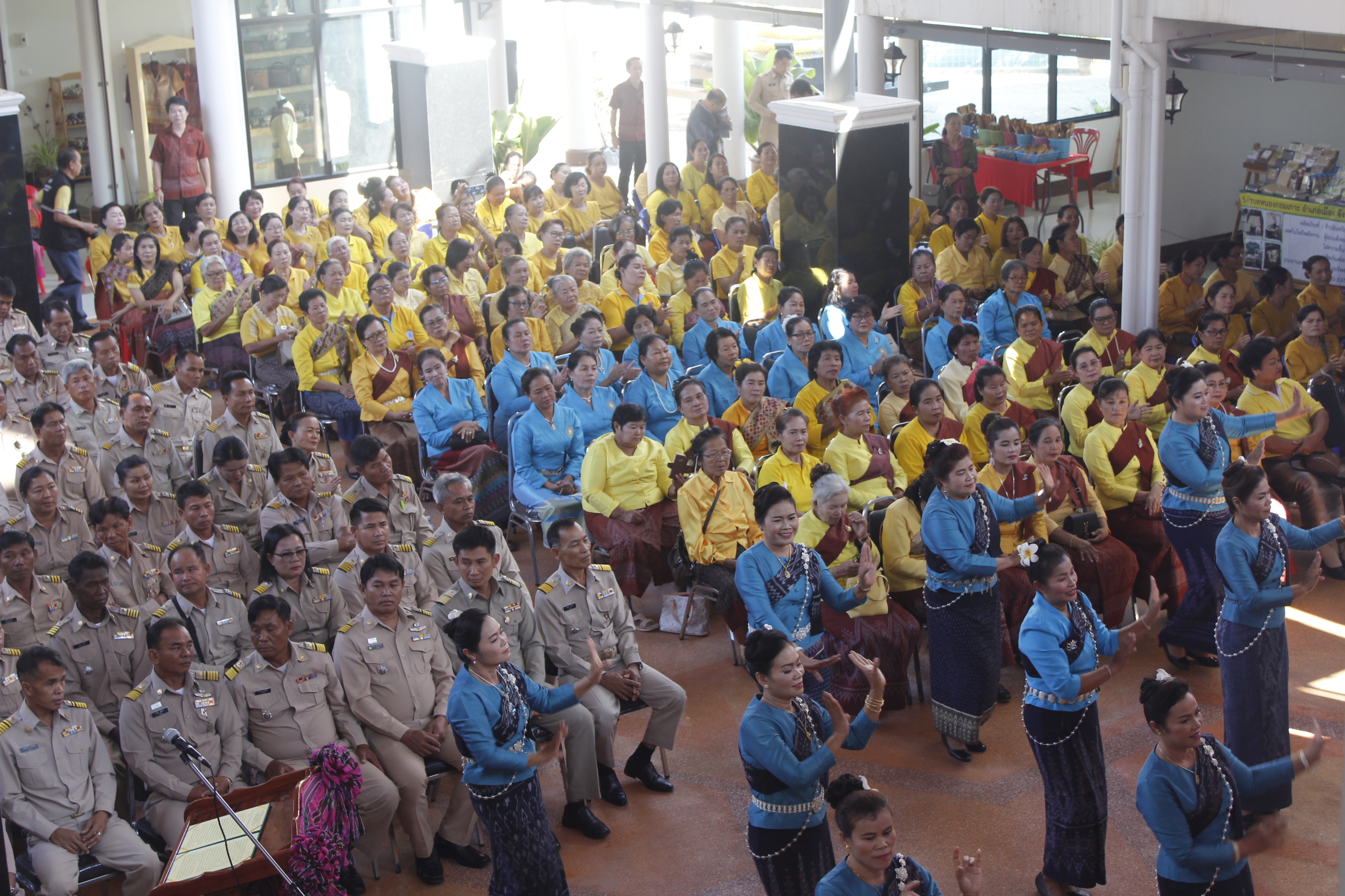 มท.3 ลงพื้นที่จังหวัดหนองคาย เยี่ยมชมศูนย์ OTOP หนองคาย