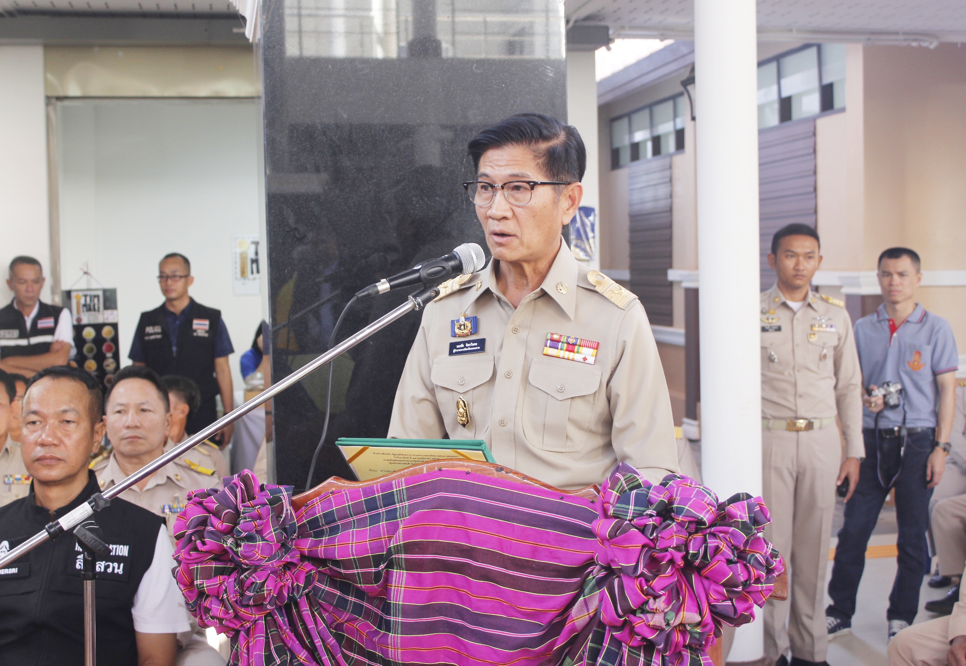 มท.3 ลงพื้นที่จังหวัดหนองคาย เยี่ยมชมศูนย์ OTOP หนองคาย