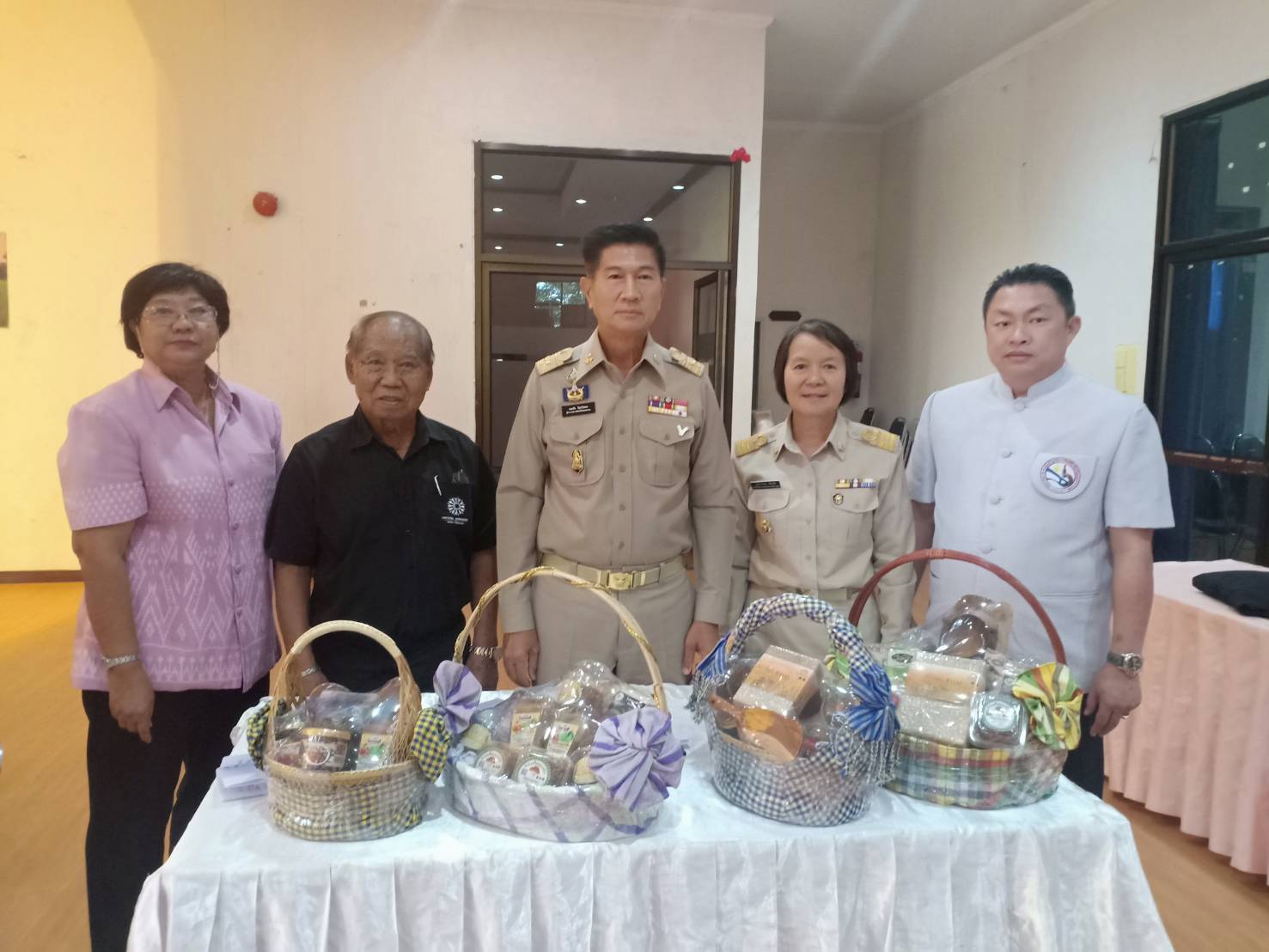 พช.หนองคาย เชิญชวนมอบกระเช้าปีใหม่ จากผลิตภัณฑ์ชุมชน