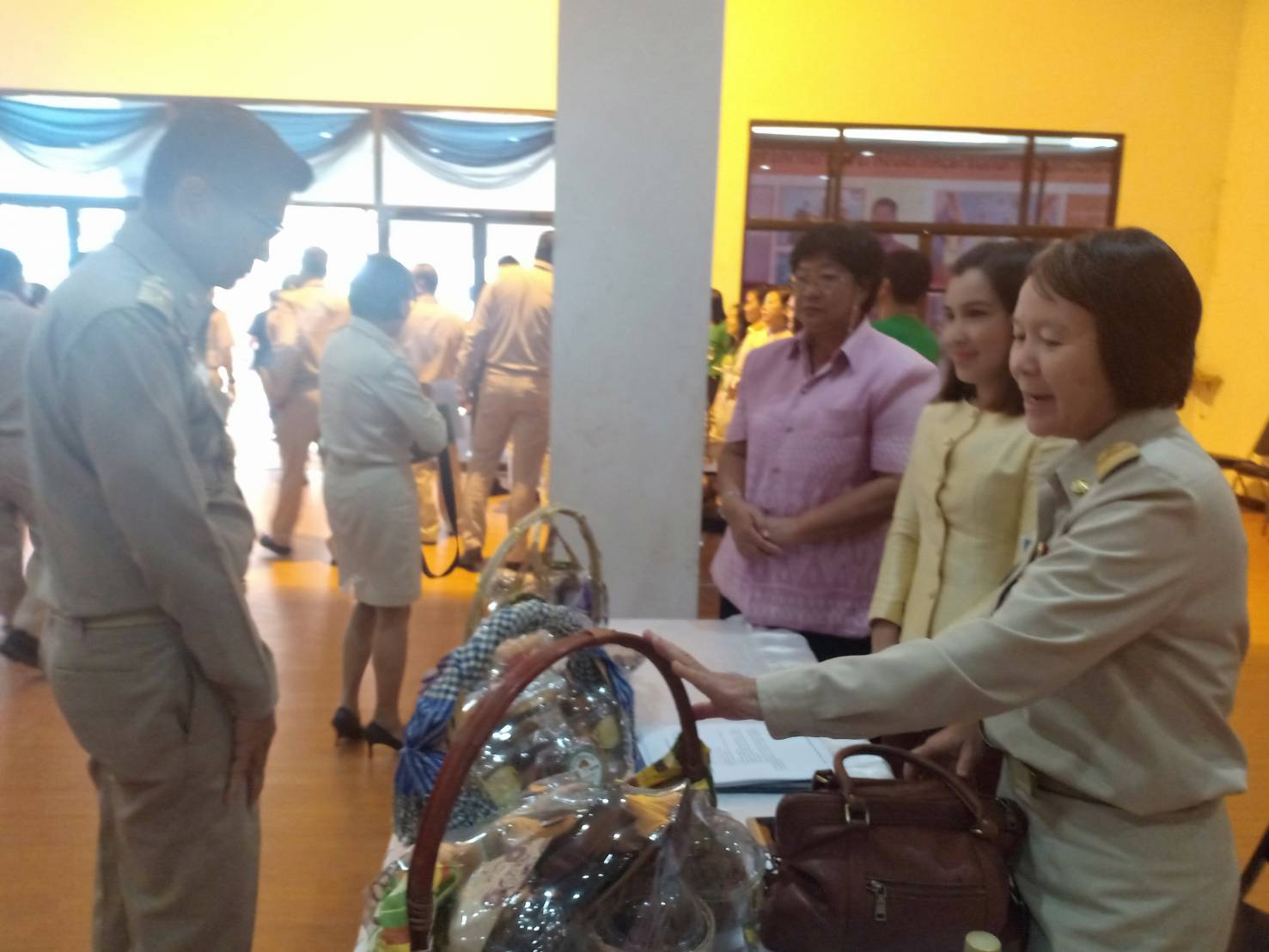 พช.หนองคาย เชิญชวนมอบกระเช้าปีใหม่ จากผลิตภัณฑ์ชุมชน