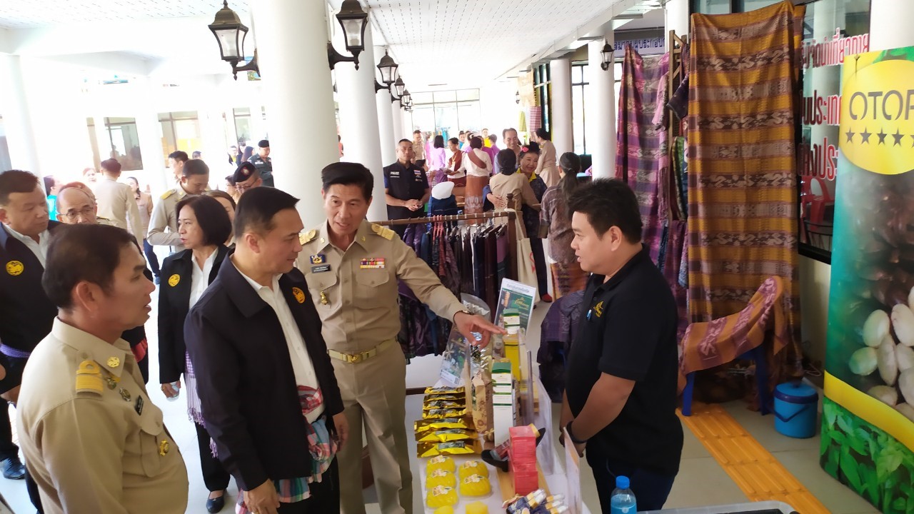 มท.3 ลงพื้นที่จังหวัดหนองคาย เยี่ยมชมศูนย์ OTOP หนองคาย