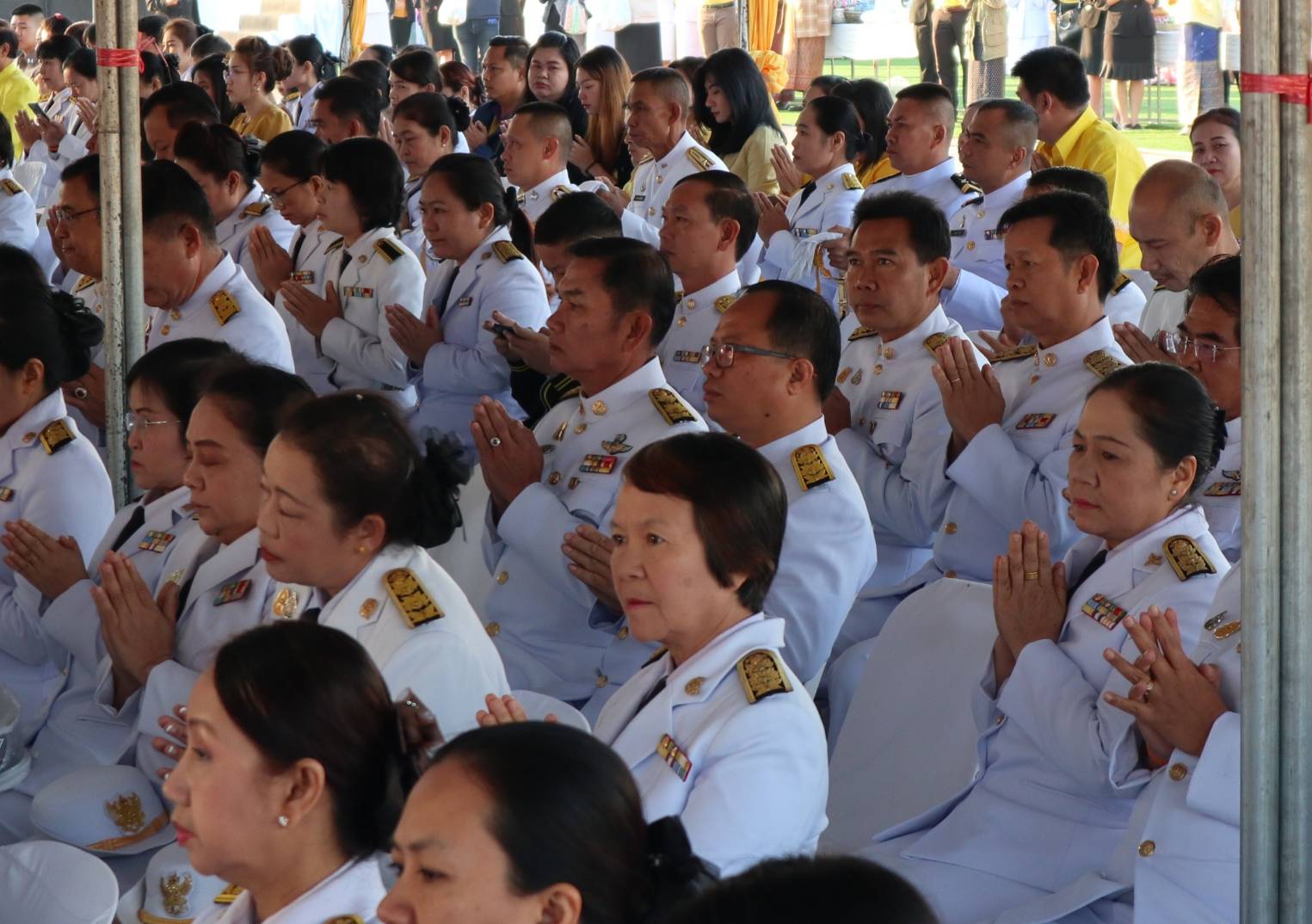พช.หนองคาย ร่ร่วมพิธีทำบุญตักบาตรเนื่องในวันพ่อแห่งชาติ 5 ธันวาคม 2562