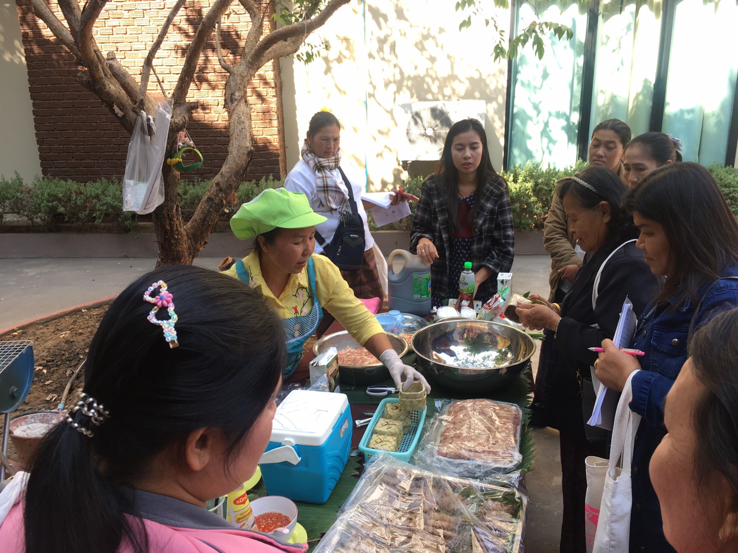 พช.หนองคาย โครงการส่งเสริมทักษะอาชีพสตรี เพื่อการบริหารจัดการหนี้ กิจกรรมที่ 1 ประชุมเสริมทักษะอาชีพสตรีเพื่อการบริหารจัดการหนี้
