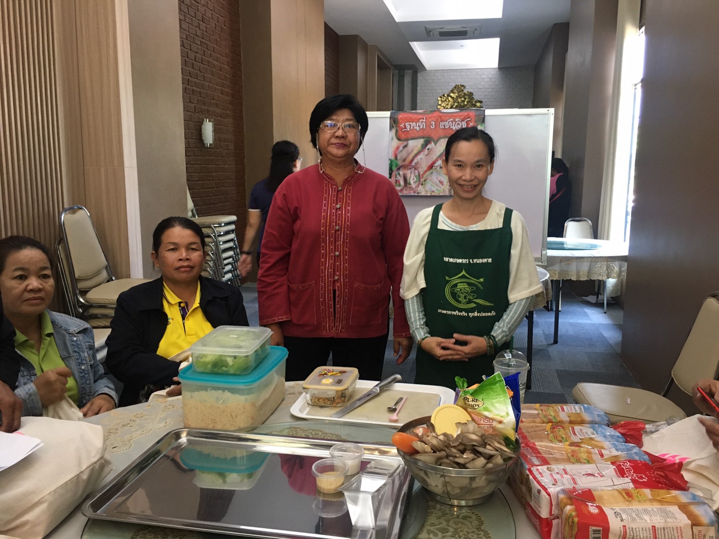 พช.หนองคาย โครงการส่งเสริมทักษะอาชีพสตรี เพื่อการบริหารจัดการหนี้ กิจกรรมที่ 1 ประชุมเสริมทักษะอาชีพสตรีเพื่อการบริหารจัดการหนี้