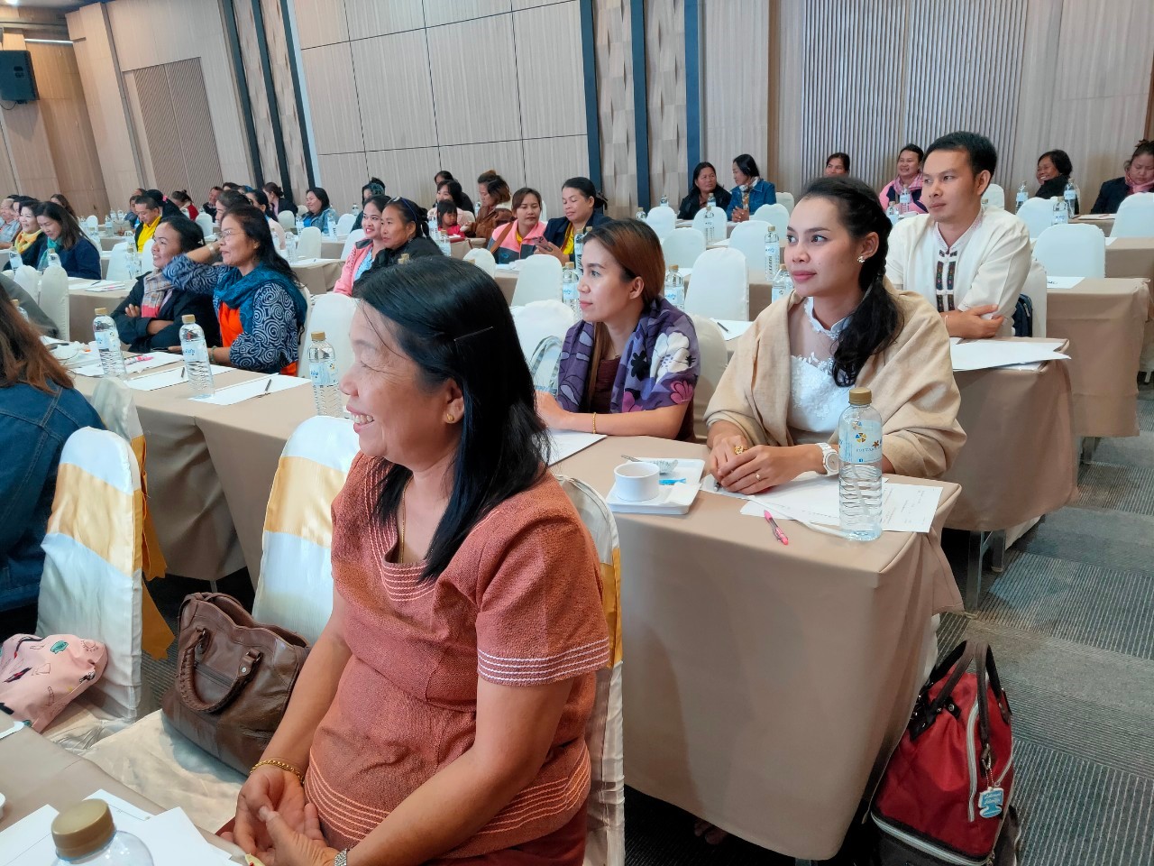 พช.หนองคาย โครงการส่งเสริมทักษะอาชีพสตรี เพื่อการบริหารจัดการหนี้ กิจกรรมที่ 1 ประชุมเสริมทักษะอาชีพสตรีเพื่อการบริหารจัดการหนี้