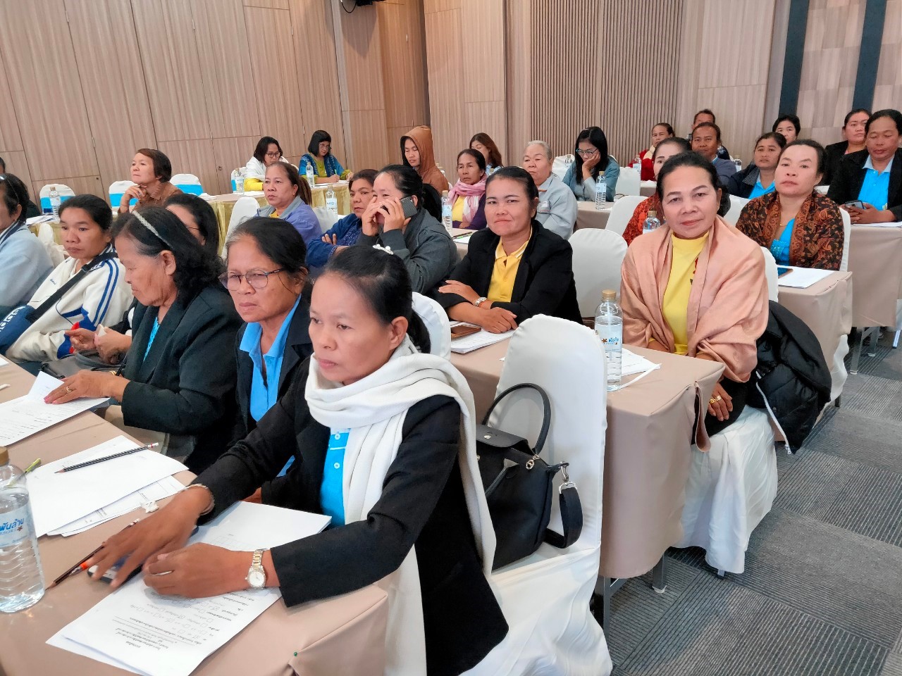 พช.หนองคาย โครงการส่งเสริมทักษะอาชีพสตรี เพื่อการบริหารจัดการหนี้ กิจกรรมที่ 1 ประชุมเสริมทักษะอาชีพสตรีเพื่อการบริหารจัดการหนี้