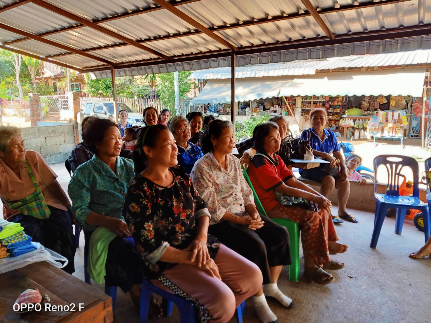 พช.หนองคาย ลงพื้นที่คัดเลือกกลุ่มทอผ้าฝ้าย ผ้าขาวม้า เข้าร่วมโครงการยกระดับผ้าทออีสานสู่สากล