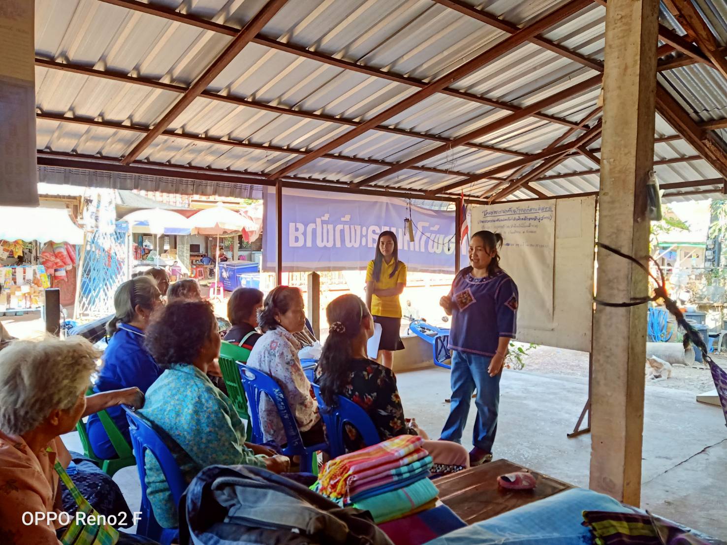 พช.หนองคาย ลงพื้นที่คัดเลือกกลุ่มทอผ้าฝ้าย ผ้าขาวม้า เข้าร่วมโครงการยกระดับผ้าทออีสานสู่สากล