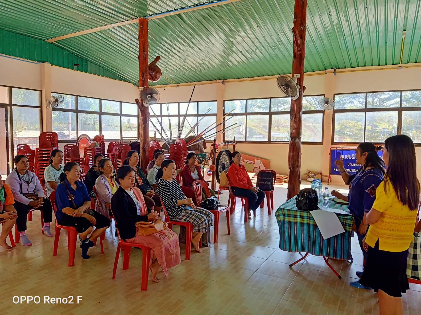 พช.หนองคาย ลงพื้นที่คัดเลือกกลุ่มทอผ้าฝ้าย ผ้าขาวม้า เข้าร่วมโครงการยกระดับผ้าทออีสานสู่สากล