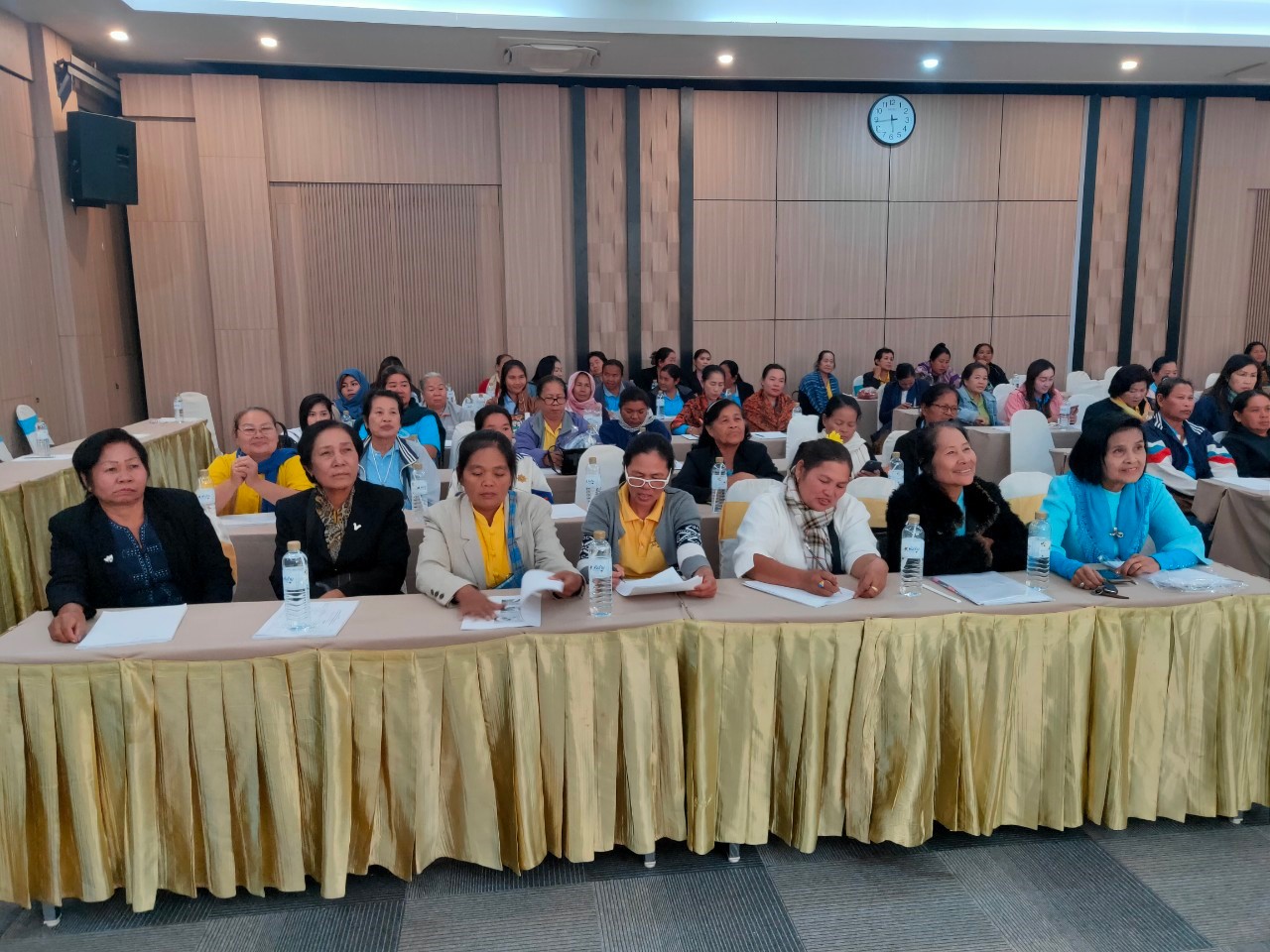 พช.หนองคาย โครงการส่งเสริมทักษะอาชีพสตรี เพื่อการบริหารจัดการหนี้ กิจกรรมที่ 1 ประชุมเสริมทักษะอาชีพสตรีเพื่อการบริหารจัดการหนี้