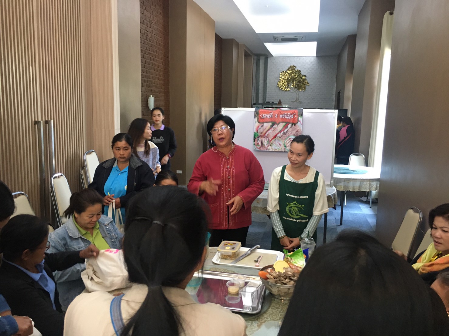 พช.หนองคาย โครงการส่งเสริมทักษะอาชีพสตรี เพื่อการบริหารจัดการหนี้ กิจกรรมที่ 1 ประชุมเสริมทักษะอาชีพสตรีเพื่อการบริหารจัดการหนี้