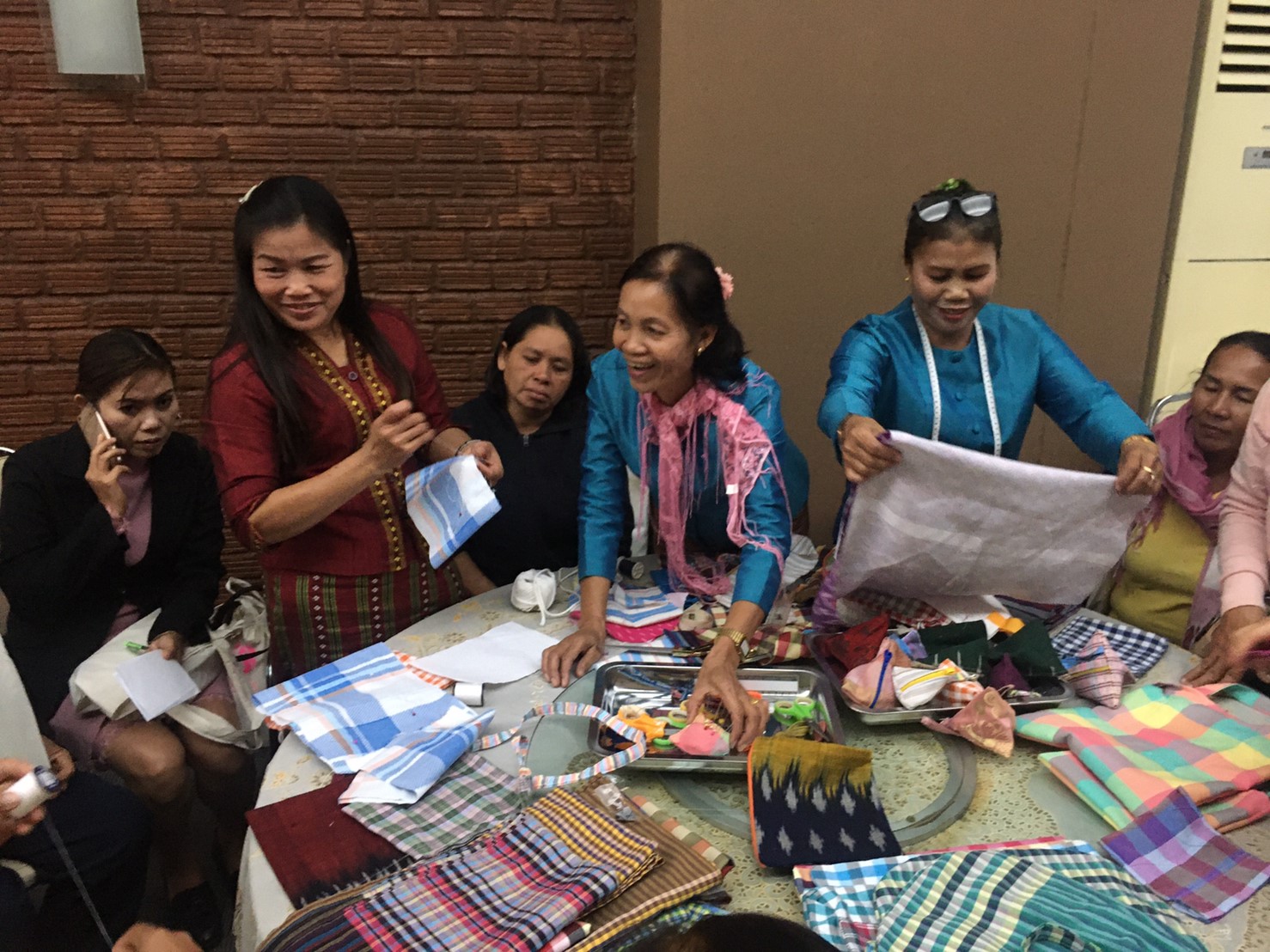 พช.หนองคาย โครงการส่งเสริมทักษะอาชีพสตรี เพื่อการบริหารจัดการหนี้ กิจกรรมที่ 1 ประชุมเสริมทักษะอาชีพสตรีเพื่อการบริหารจัดการหนี้