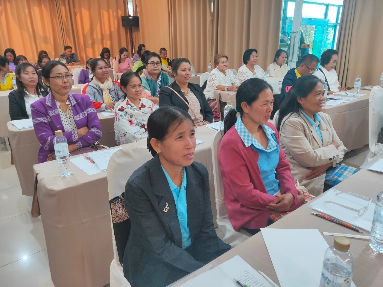 พช.หนองคาย …. ประชุมเชิงปฏิบัติการพัฒนากลุ่มอาชีพสมาชิกกองทุนพัฒนาบทบาทสตรี