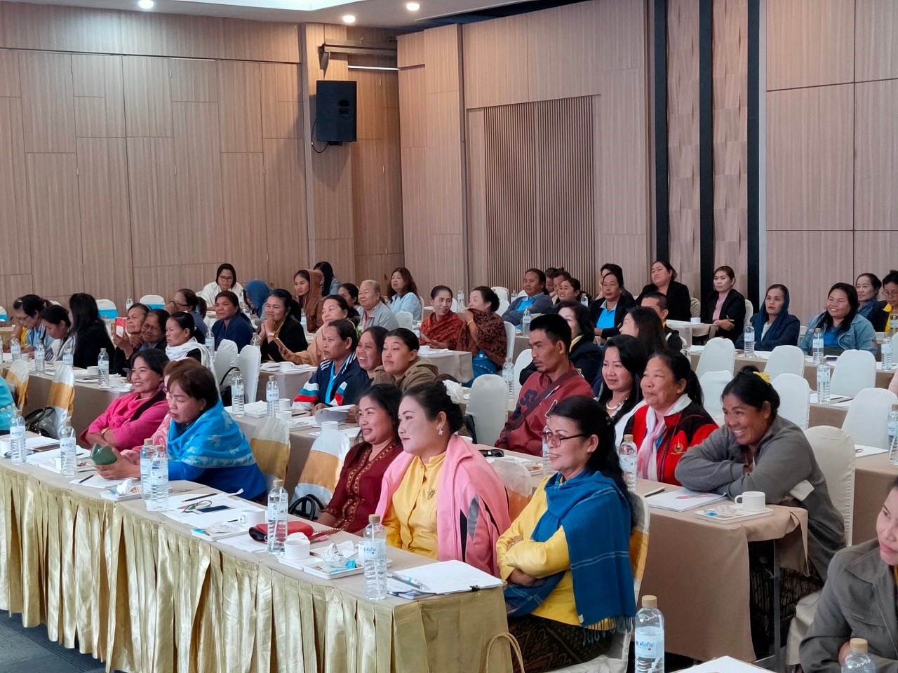 พช.หนองคาย โครงการส่งเสริมทักษะอาชีพสตรี เพื่อการบริหารจัดการหนี้ กิจกรรมที่ 1 ประชุมเสริมทักษะอาชีพสตรีเพื่อการบริหารจัดการหนี้