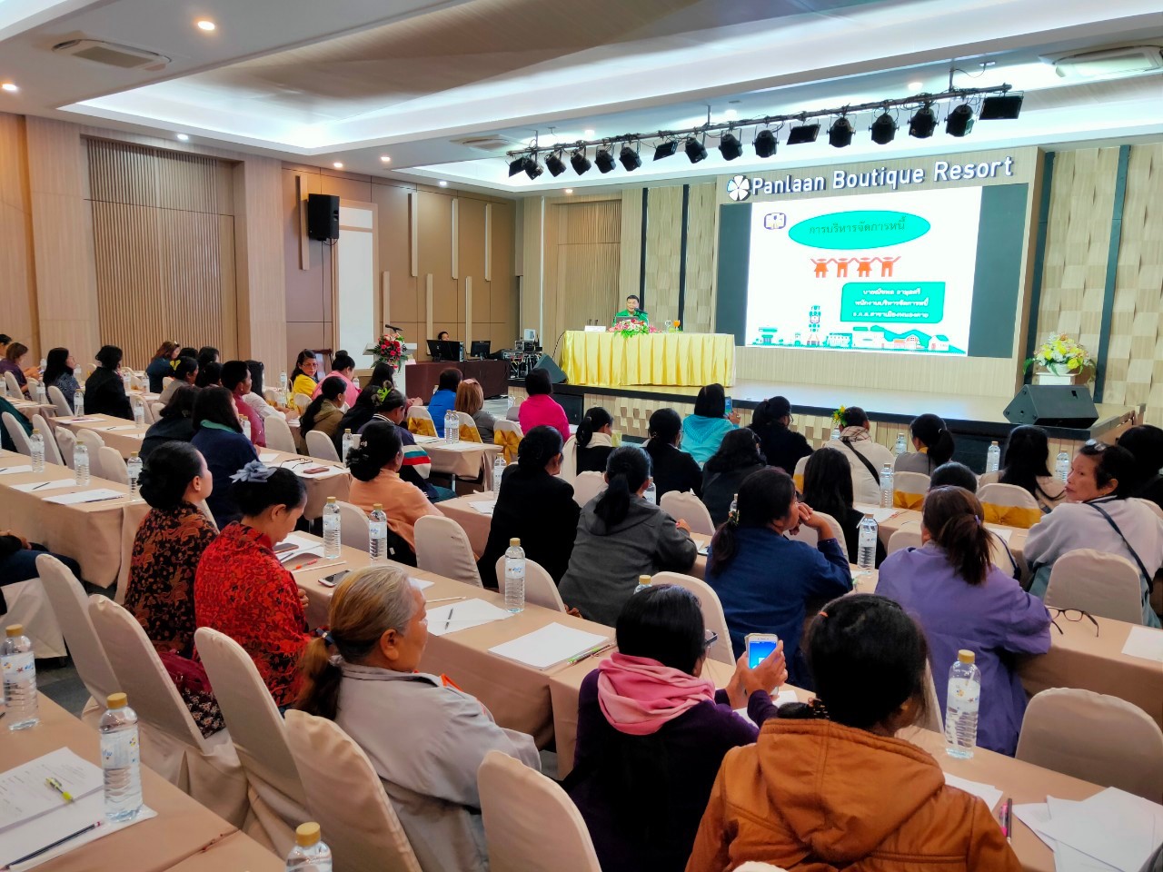 พช.หนองคาย โครงการส่งเสริมทักษะอาชีพสตรี เพื่อการบริหารจัดการหนี้ กิจกรรมที่ 1 ประชุมเสริมทักษะอาชีพสตรีเพื่อการบริหารจัดการหนี้