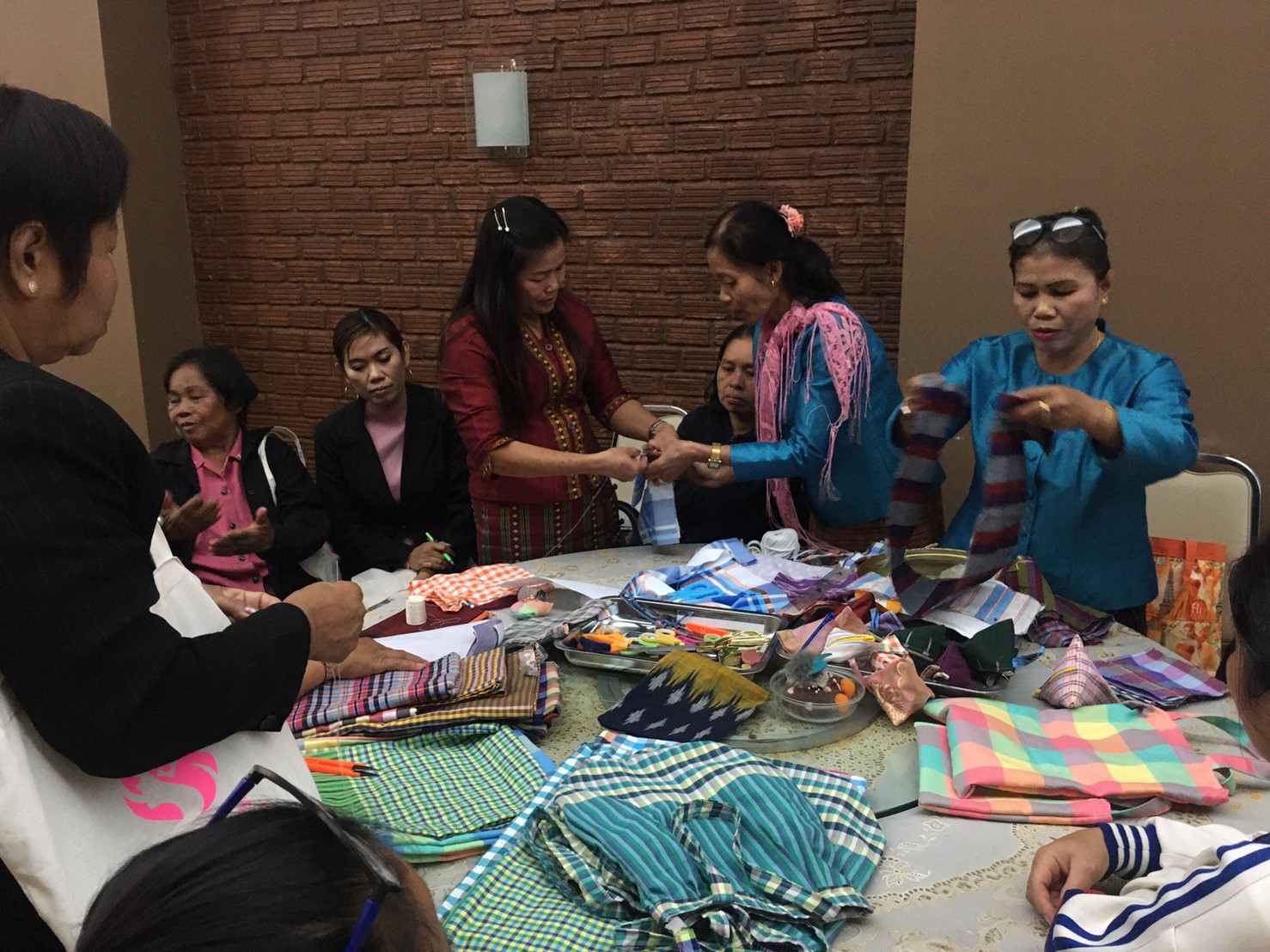 พช.หนองคาย โครงการส่งเสริมทักษะอาชีพสตรี เพื่อการบริหารจัดการหนี้ กิจกรรมที่ 1 ประชุมเสริมทักษะอาชีพสตรีเพื่อการบริหารจัดการหนี้