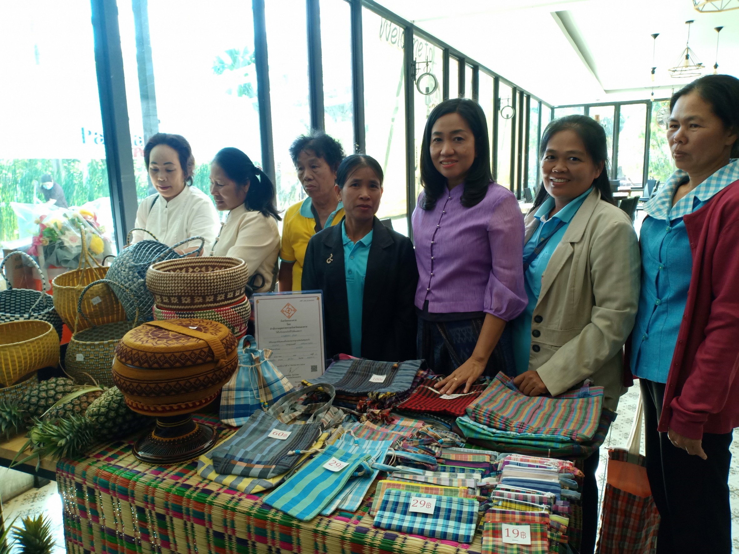 พช.หนองคาย …. ประชุมเชิงปฏิบัติการพัฒนากลุ่มอาชีพสมาชิกกองทุนพัฒนาบทบาทสตรี